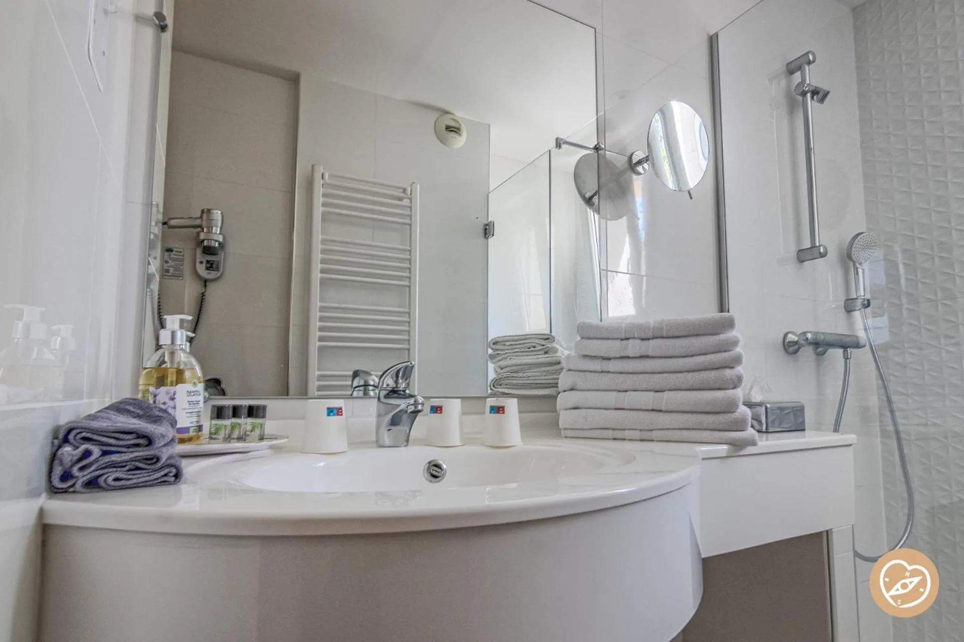 Shower in Hotel Les Restanques De Moustiers