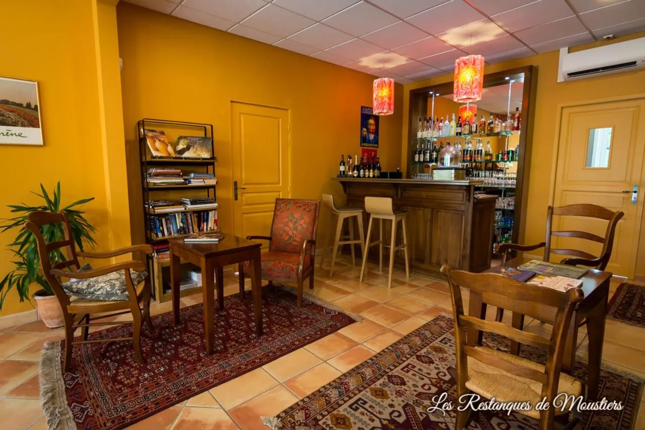 Lounge or bar in Hotel Les Restanques De Moustiers