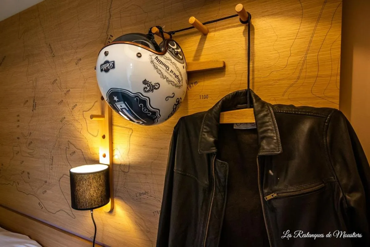 wardrobe in Hotel Les Restanques De Moustiers