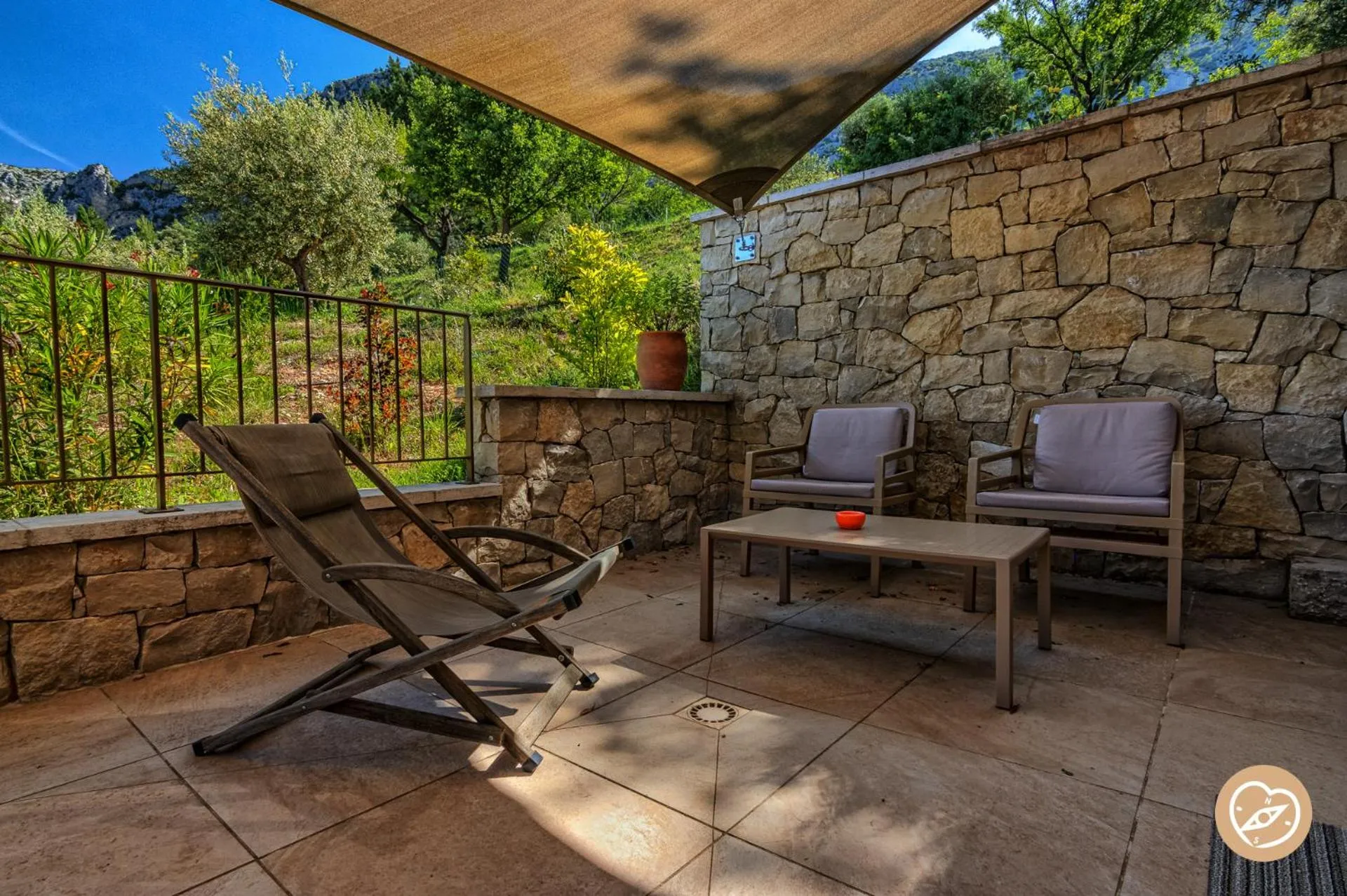 Patio in Hotel Les Restanques De Moustiers