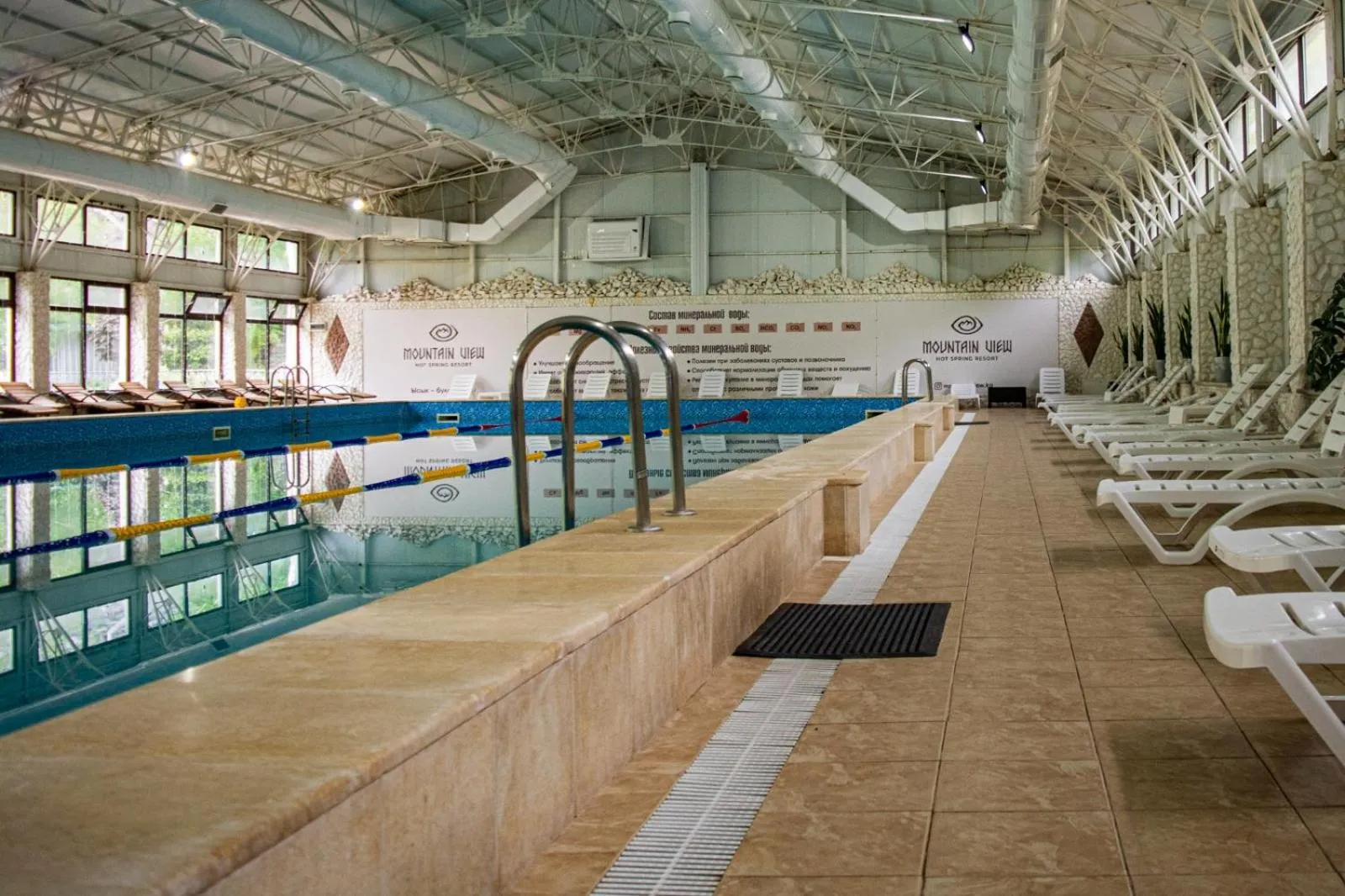 Swimming pool in Hotel Bridges Bishkek