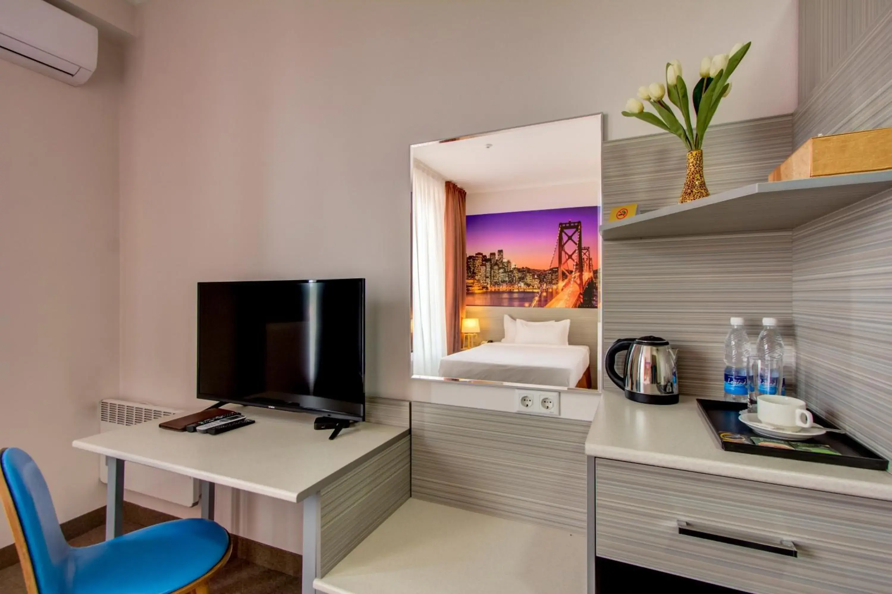 Single Room with Shower in Hotel Bridges Bishkek Single Room with Shower in Hotel Bridges Bishkek