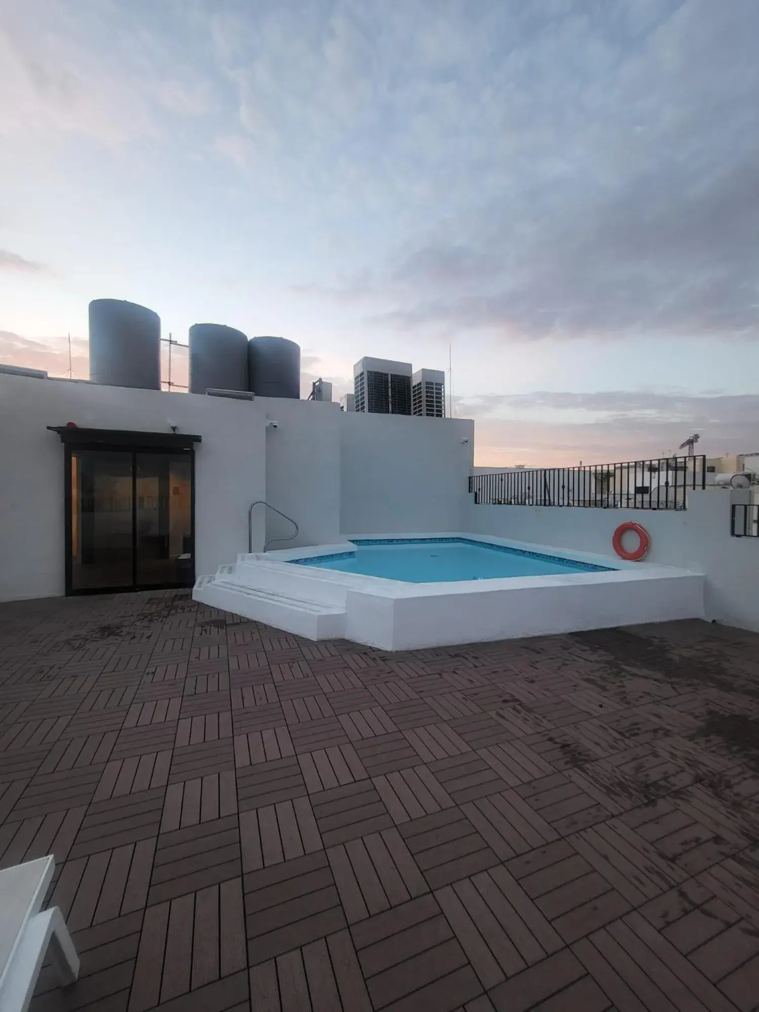 Swimming pool in Carlton Hotel Swimming pool in Carlton Hotel