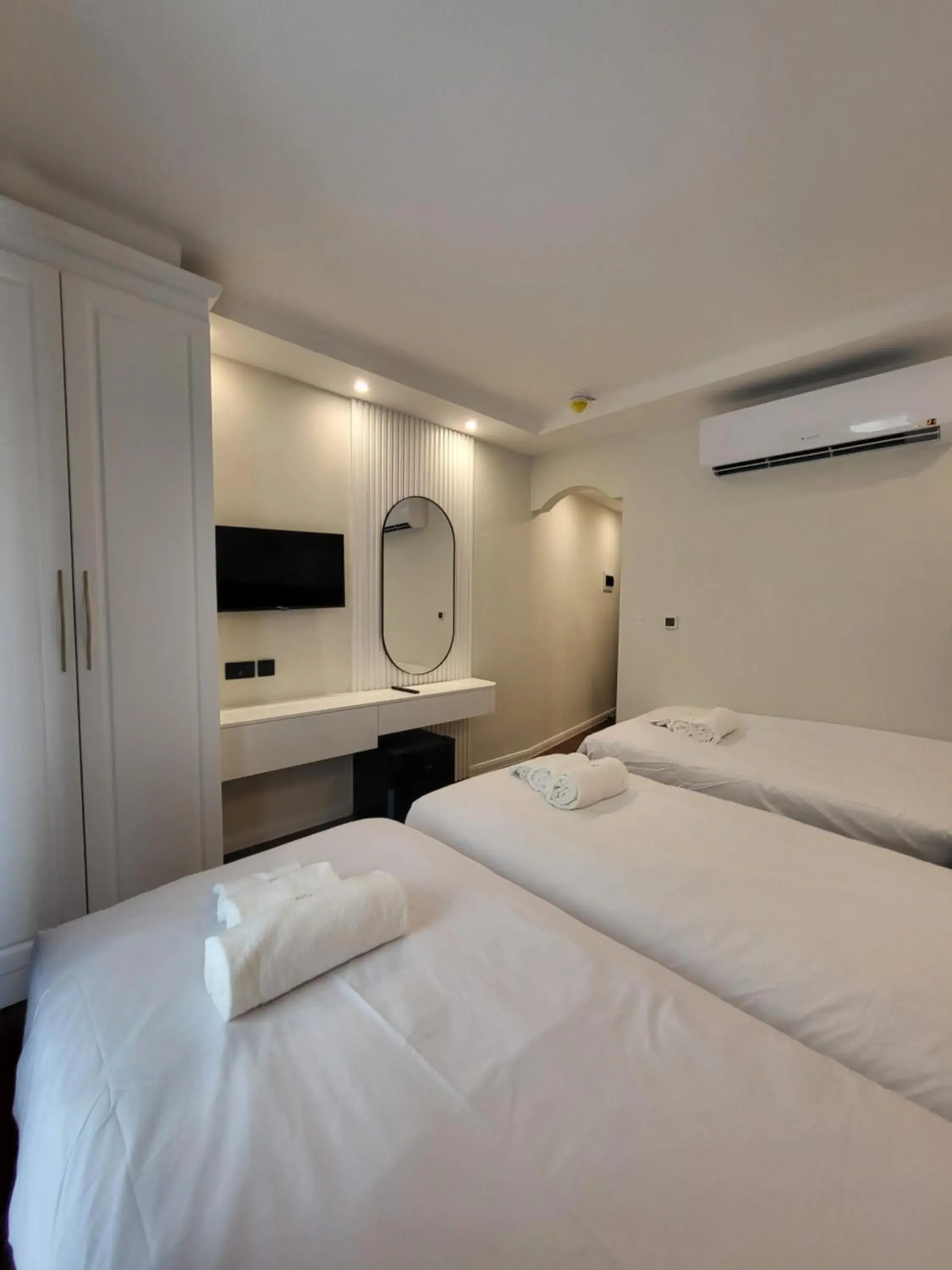 Bed in Carlton Hotel Bed in Carlton Hotel