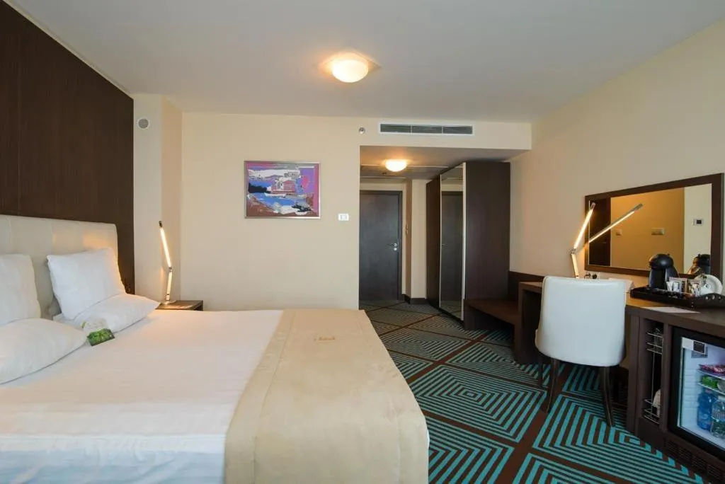 Photo of the whole room, Bed in International Hotel Casino & Tower Suites