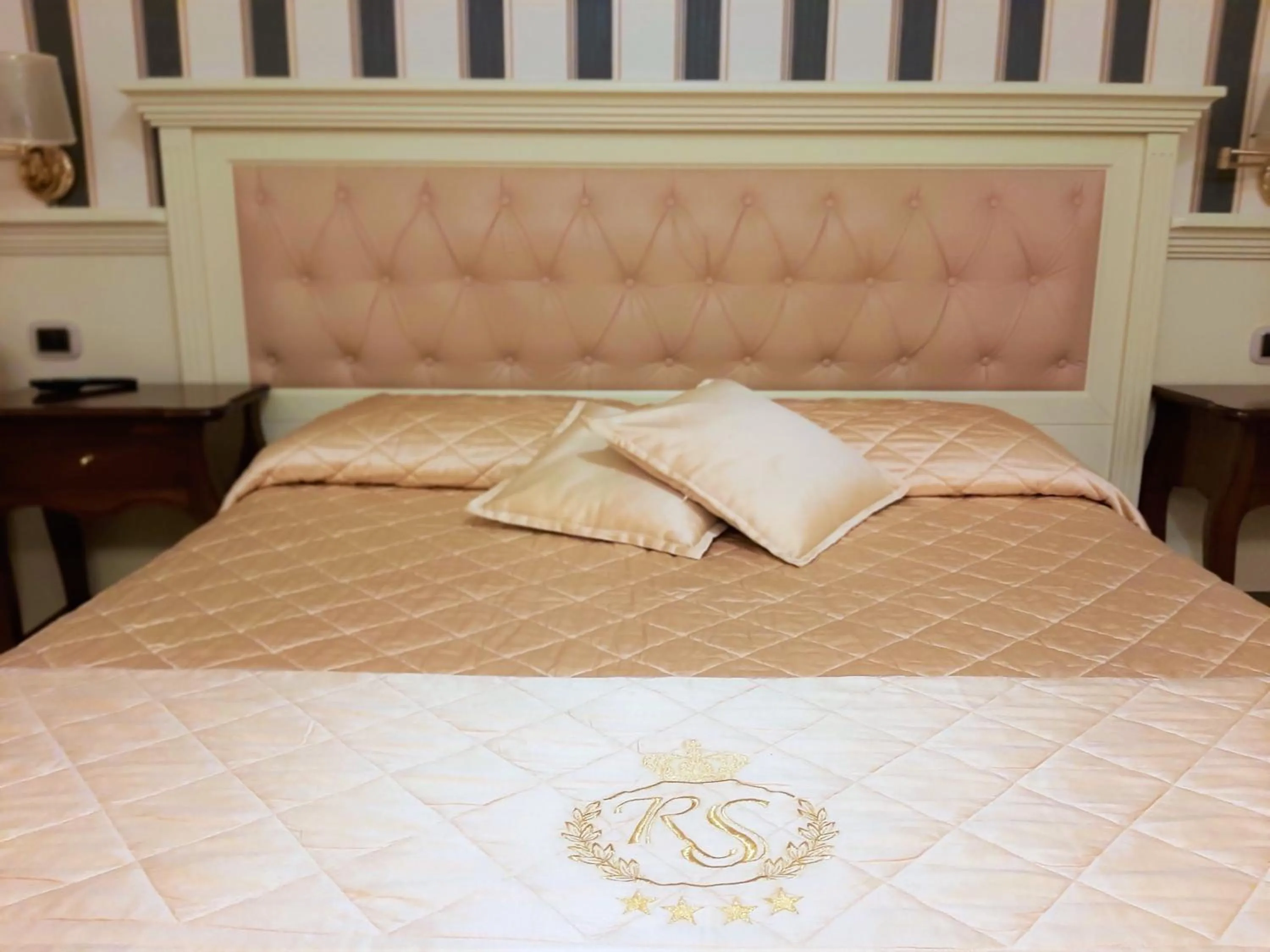 Bedroom, Bed in Regina di Saba - Hotel Villa per ricevimenti