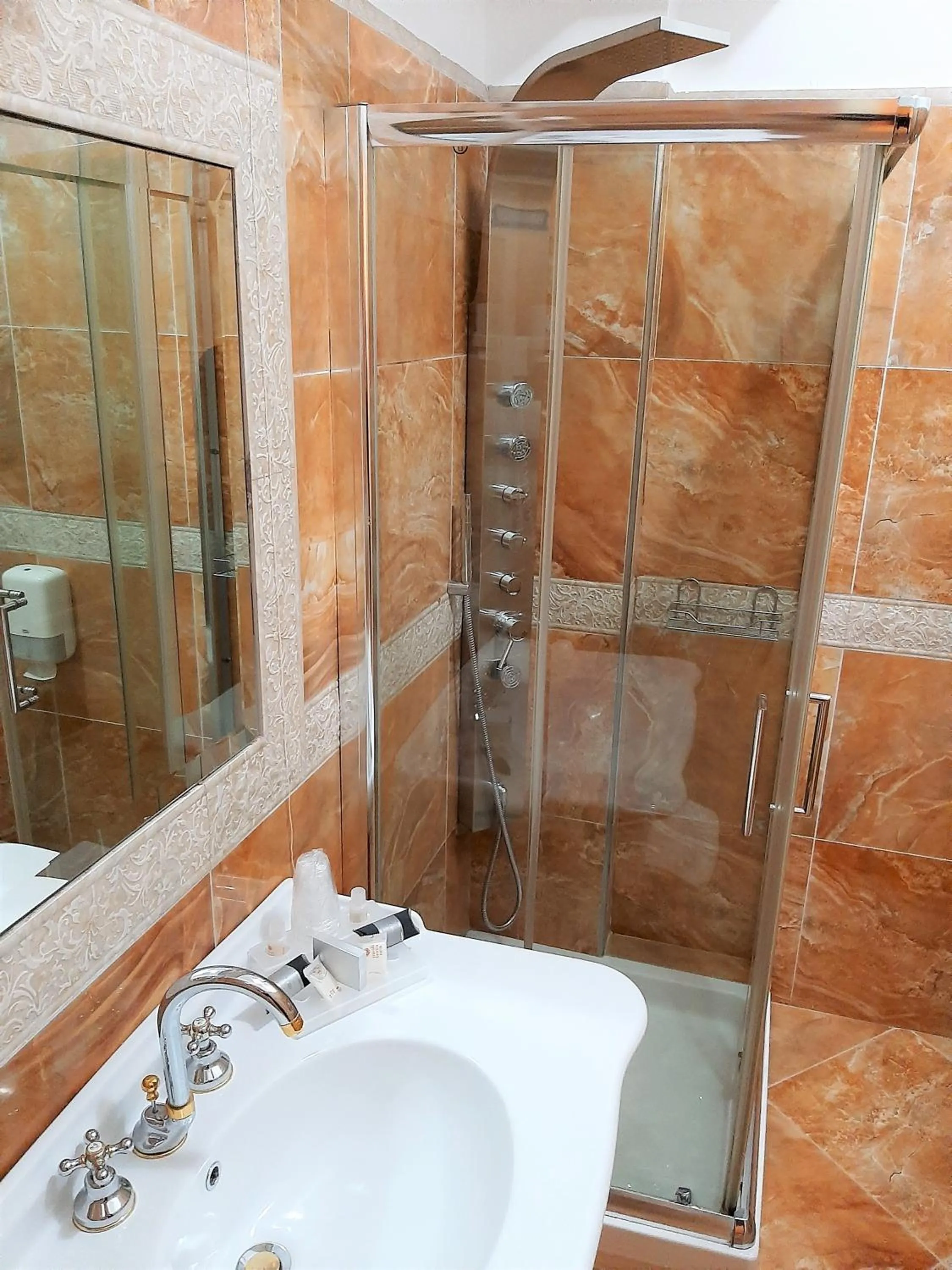 Bathroom in Regina di Saba - Hotel Villa per ricevimenti