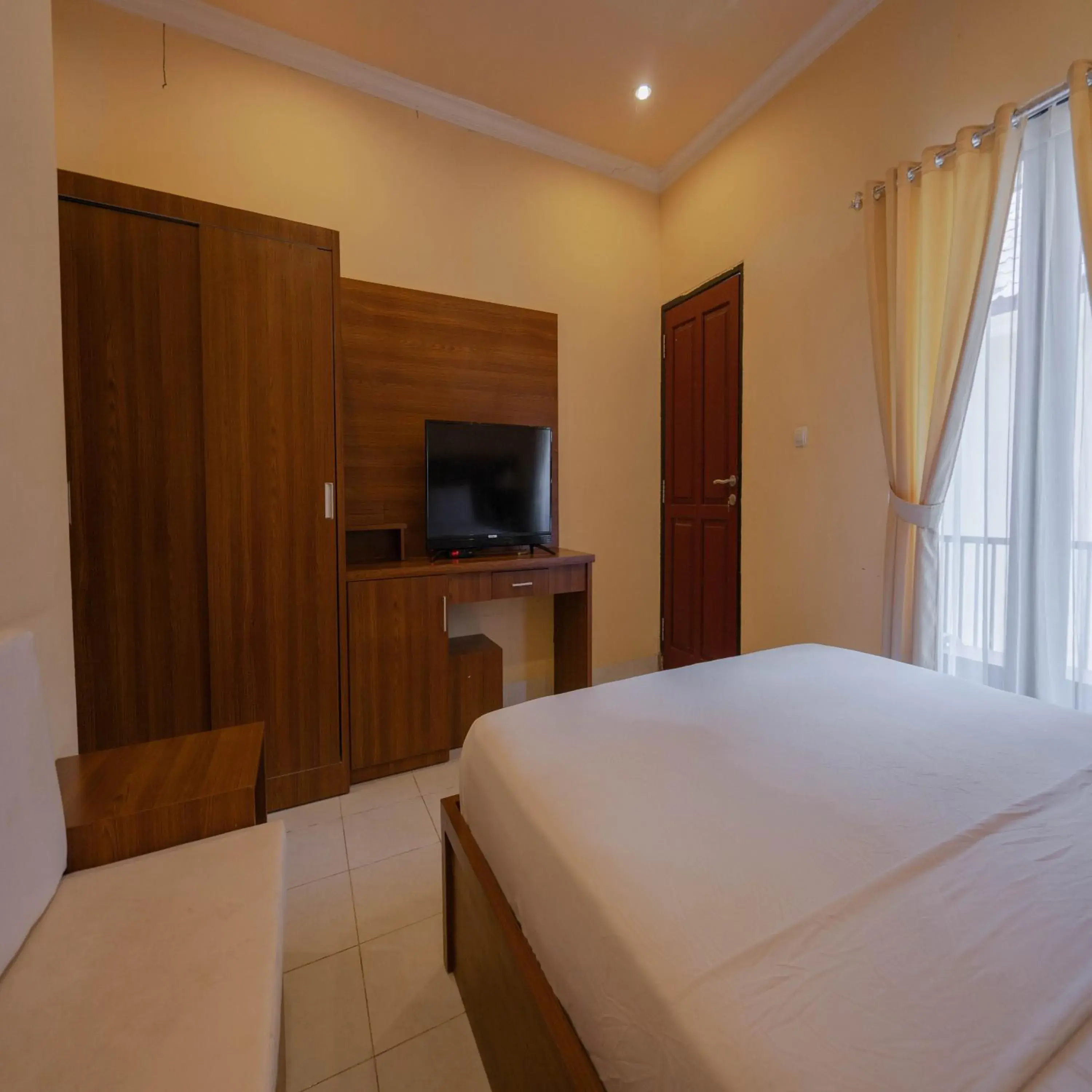 TV and multimedia, Bed in Urbanview My Home One Gili Trawangan TV and multimedia, Bed in Urbanview My Home One Gili Trawangan