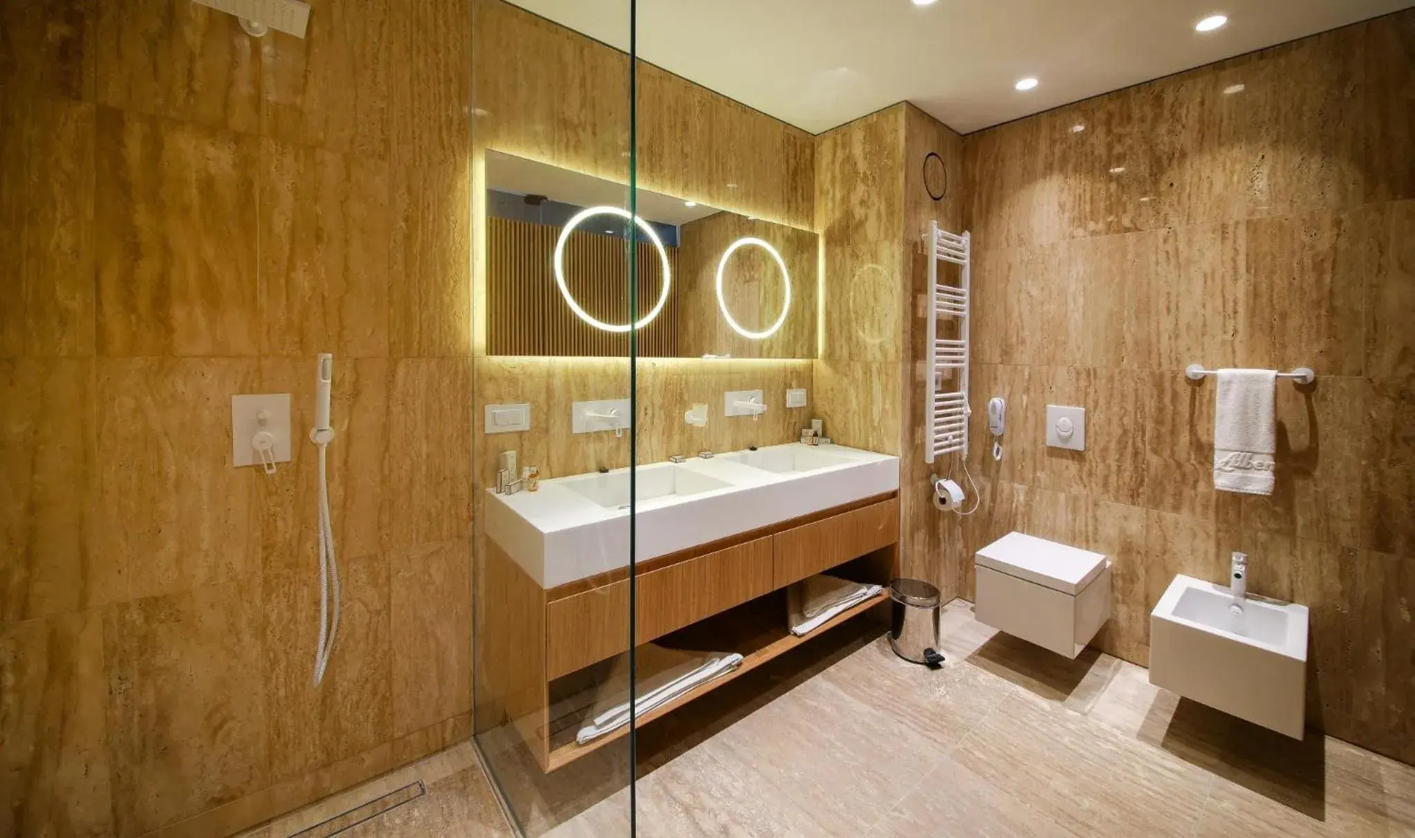 Bathroom in Flamingo Grand Hotel & Spa Bathroom in Flamingo Grand Hotel & Spa