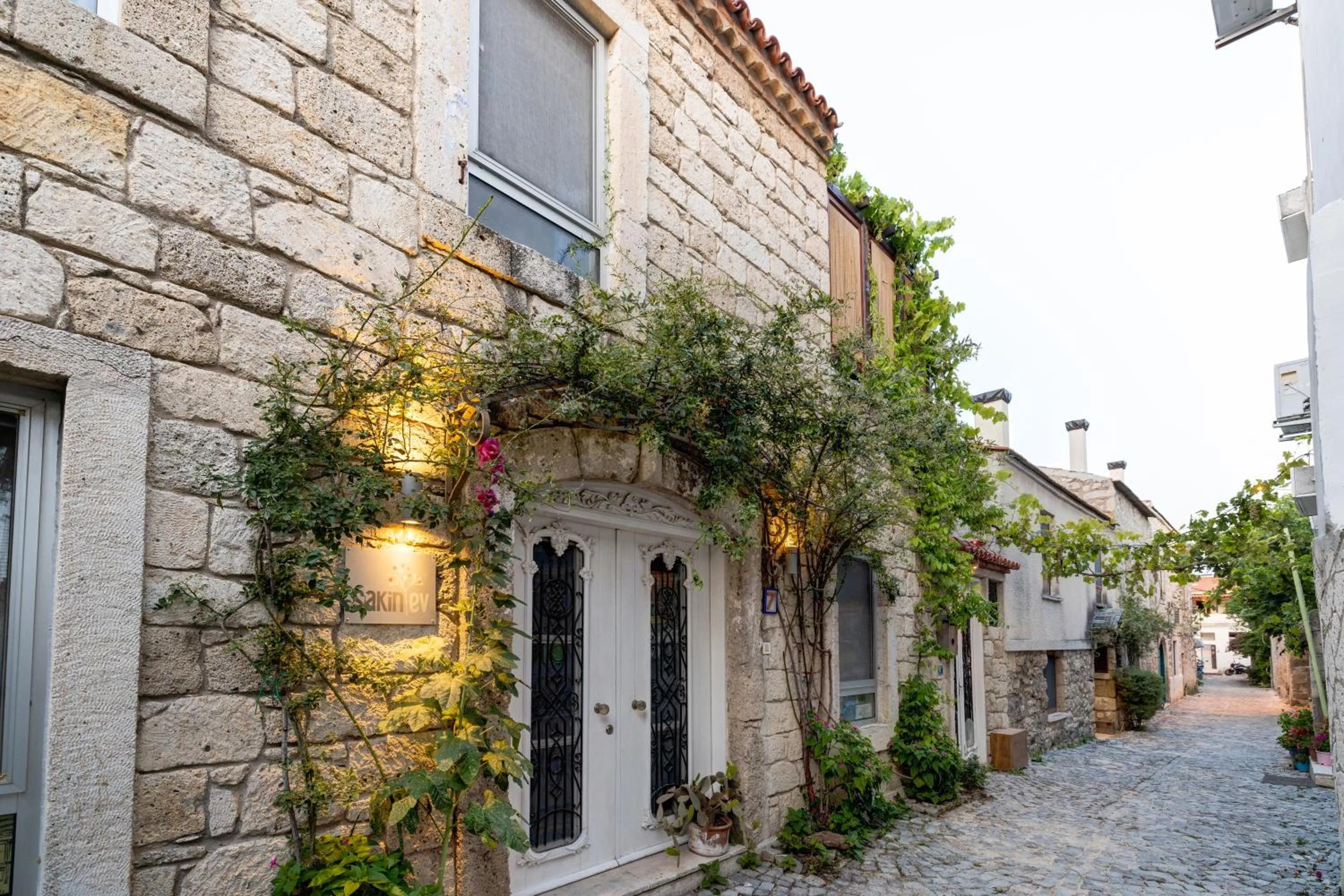 Property building in Sakin Ev