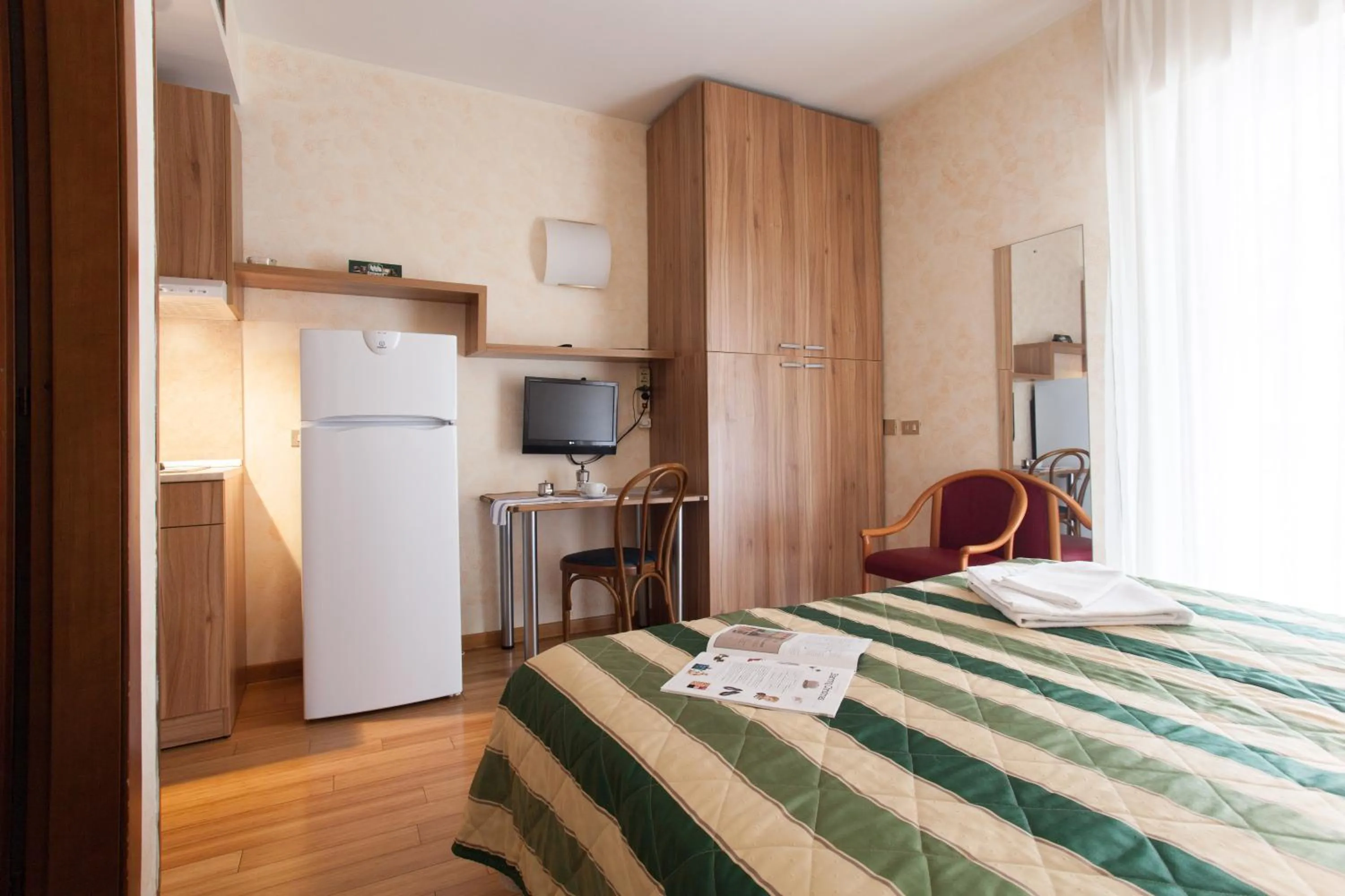 Photo of the whole room, Bed in Residence Desenzano