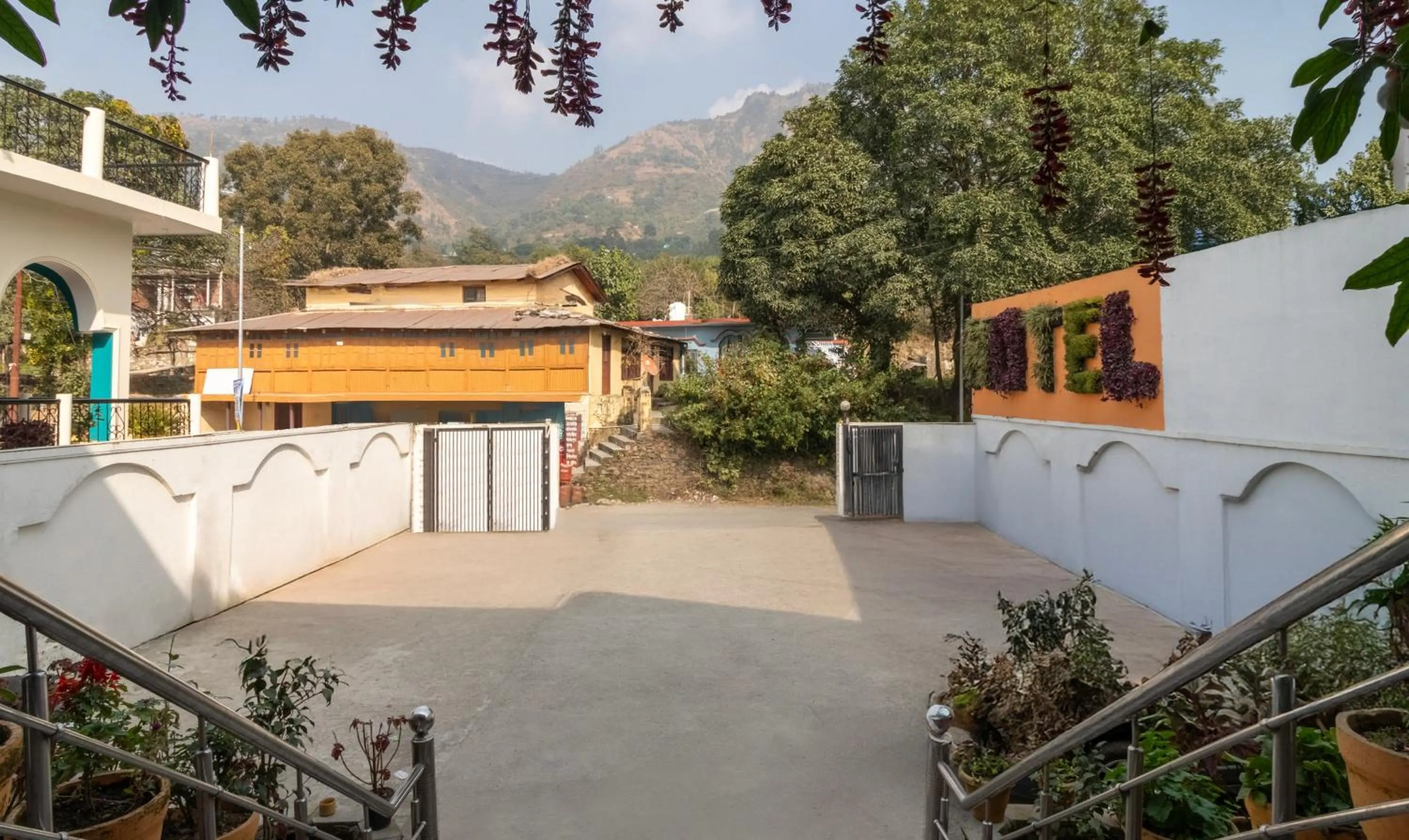 Facade/entrance in Treebo Spring Birds - Kainchi Dham