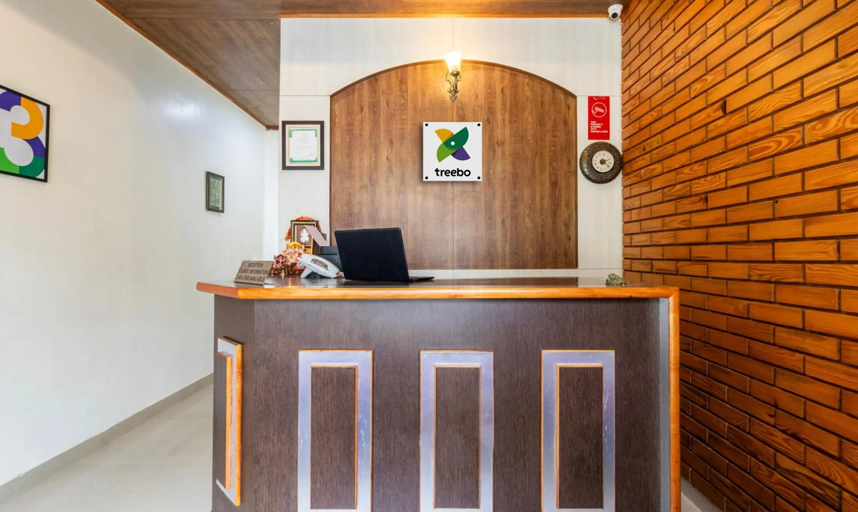 Lobby or reception in Treebo Spring Birds - Kainchi Dham Lobby or reception in Treebo Spring Birds - Kainchi Dham