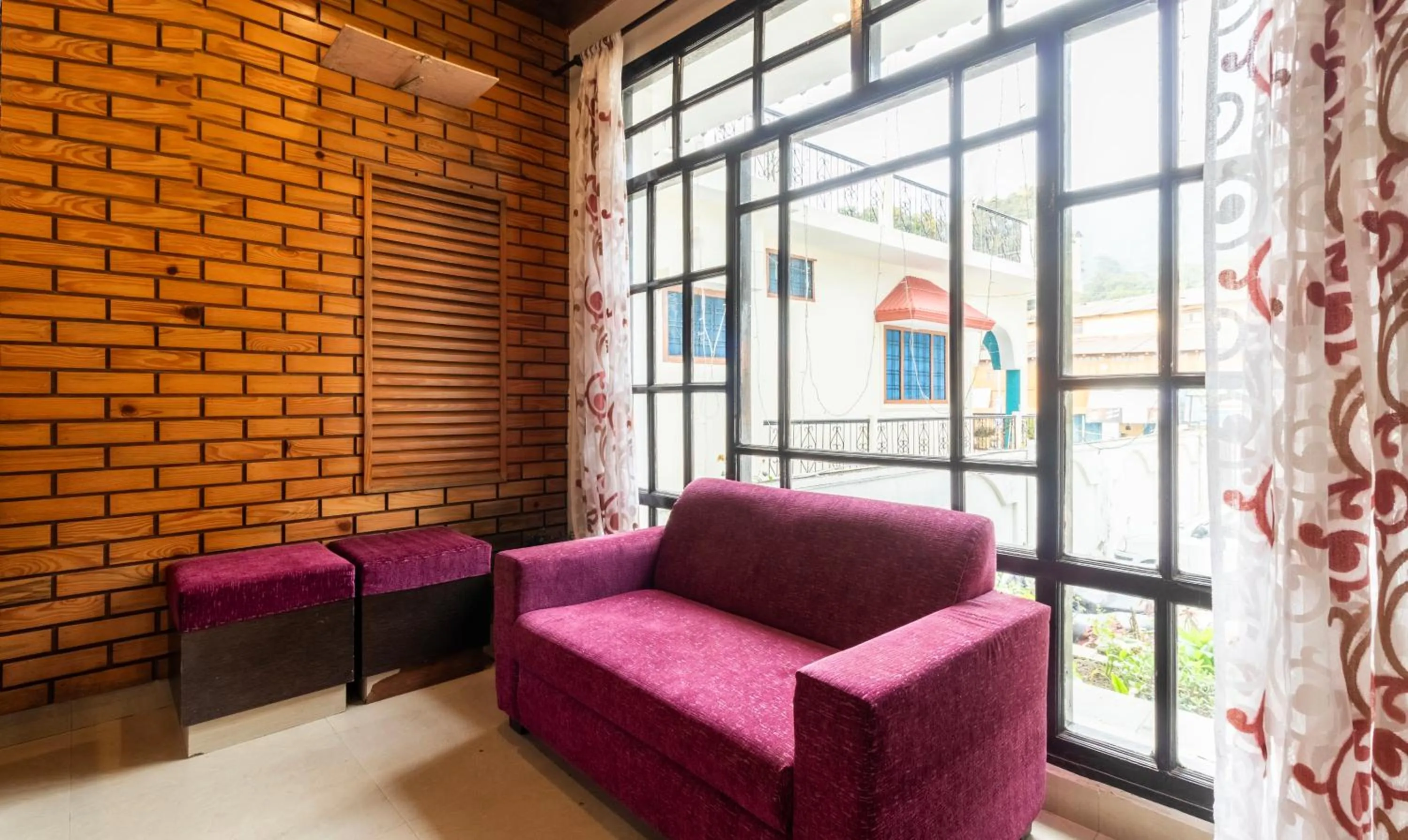 Lobby or reception in Treebo Spring Birds - Kainchi Dham