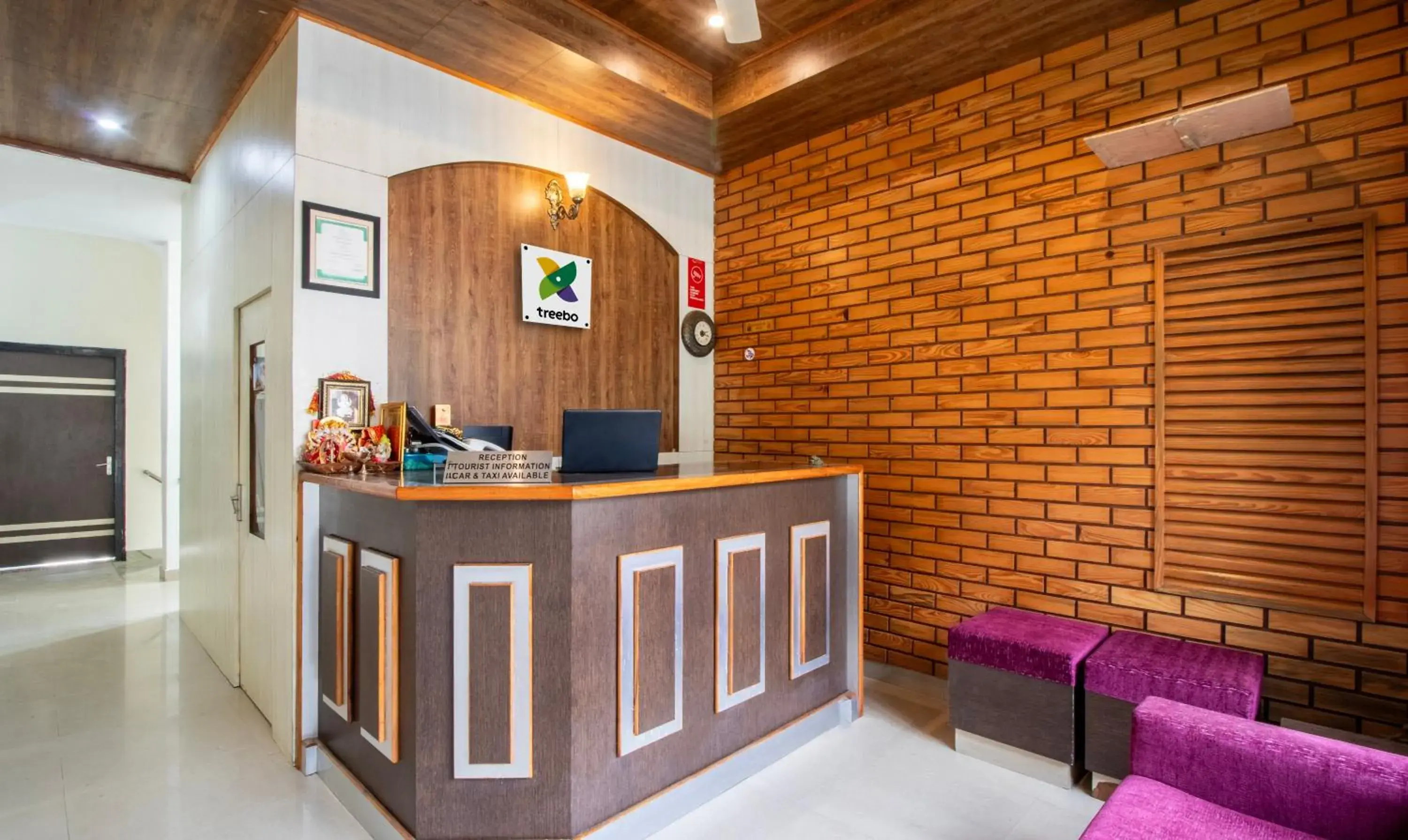 Lobby or reception in Treebo Spring Birds - Kainchi Dham Lobby or reception in Treebo Spring Birds - Kainchi Dham
