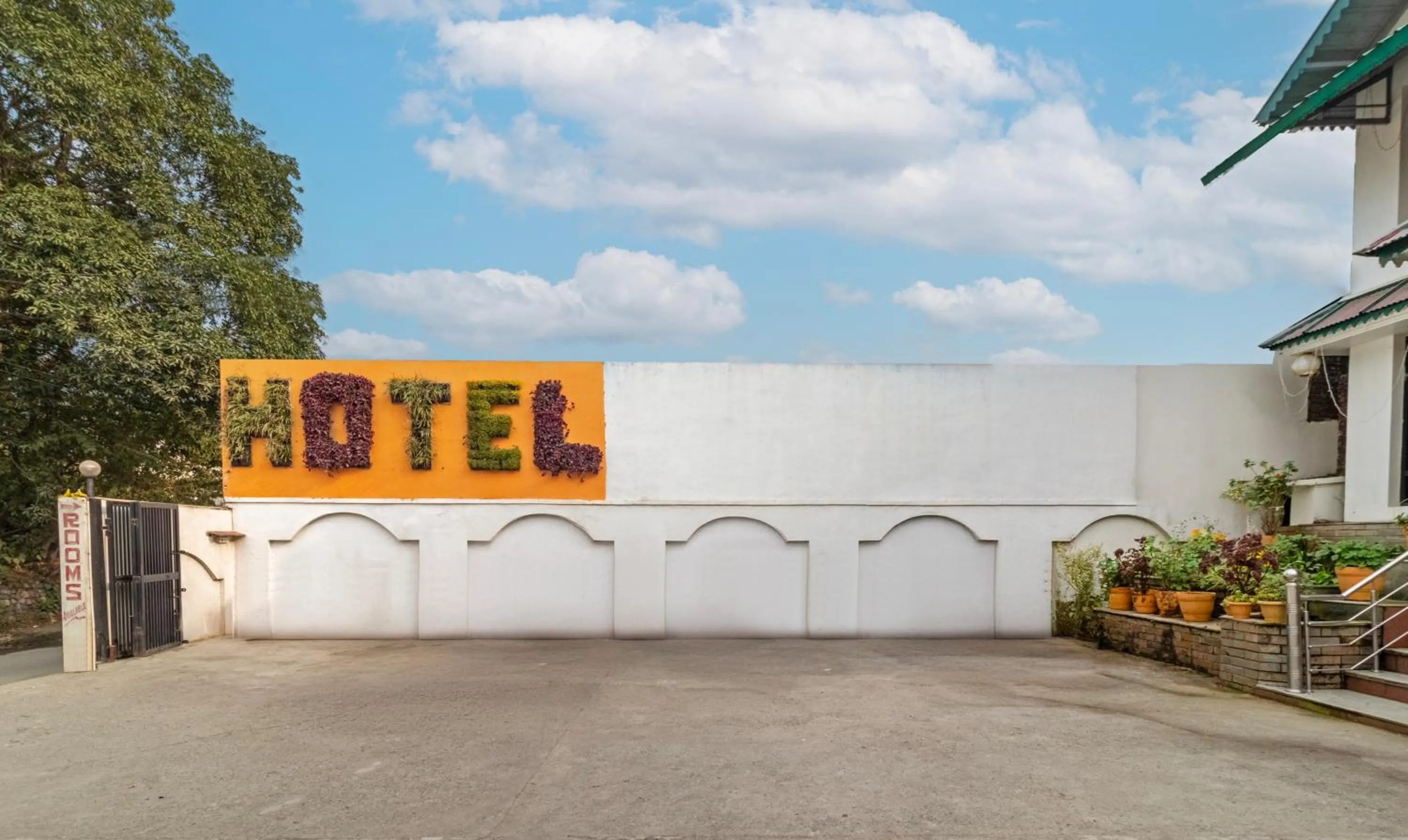 Facade/entrance in Treebo Spring Birds - Kainchi Dham