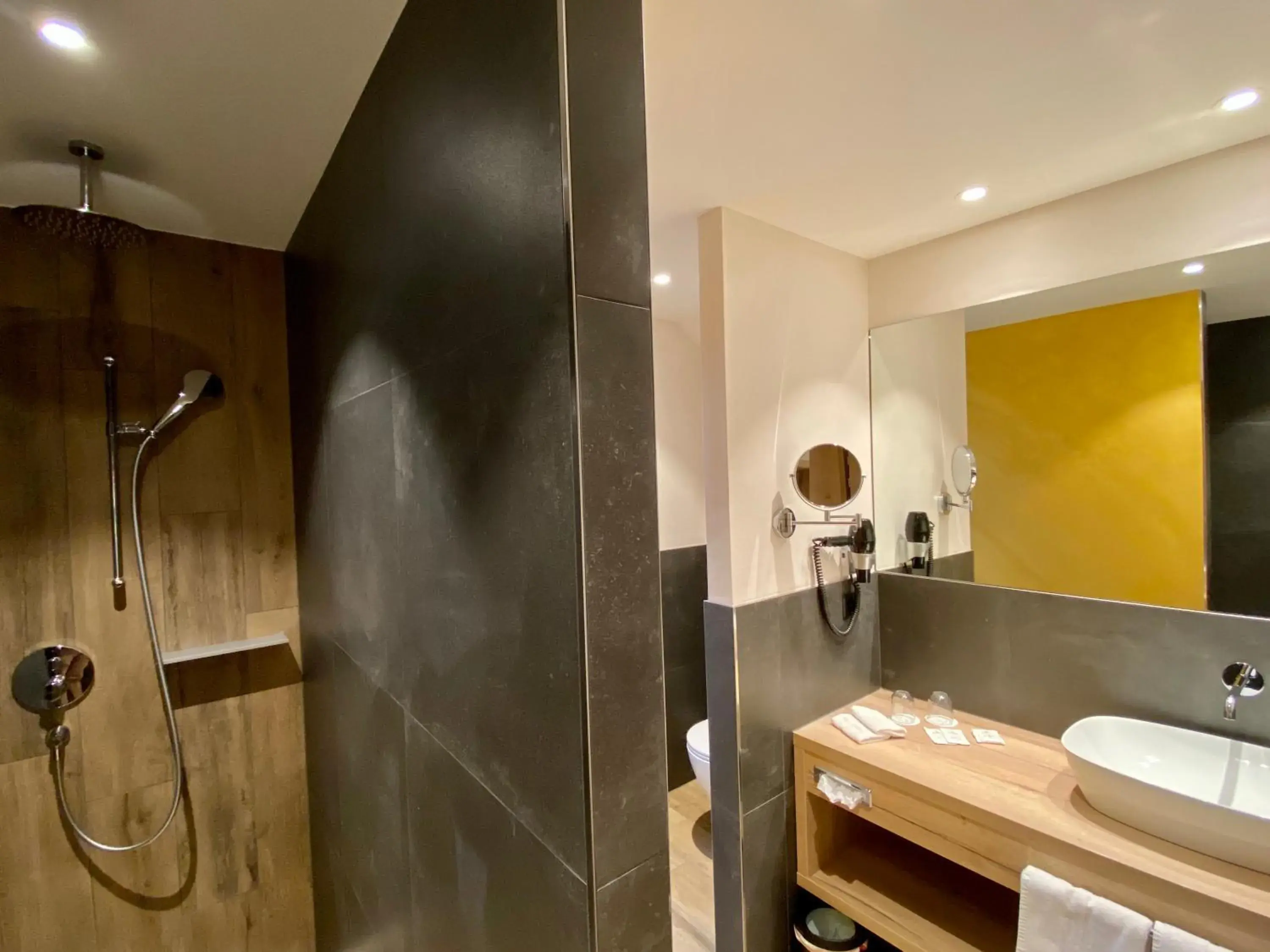 Deluxe Double Room with Balcony - single occupancy in Hotel Gibswilerstube Deluxe Double Room with Balcony - single occupancy in Hotel Gibswilerstube