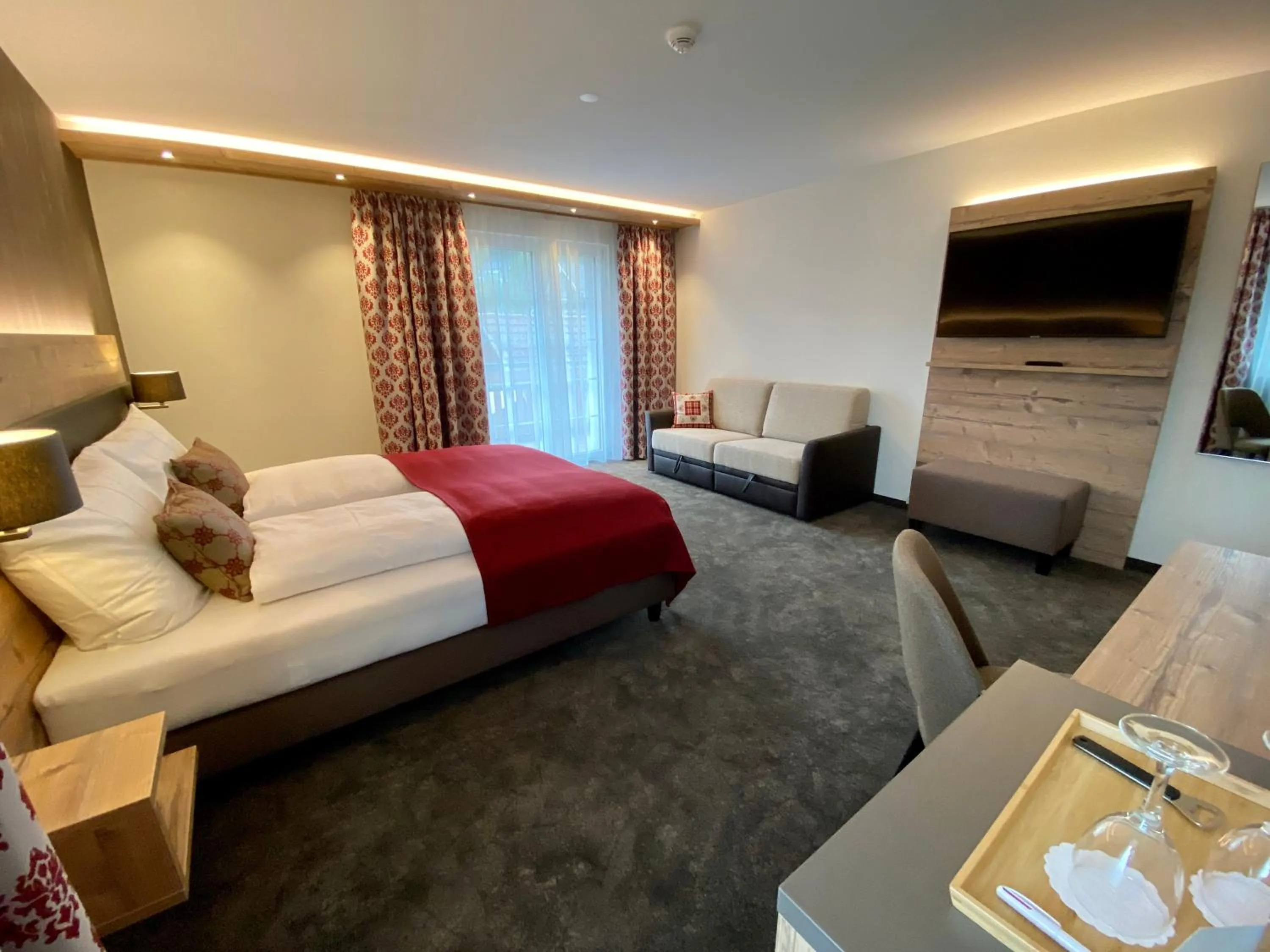 Photo of the whole room, Bed in Hotel Gibswilerstube