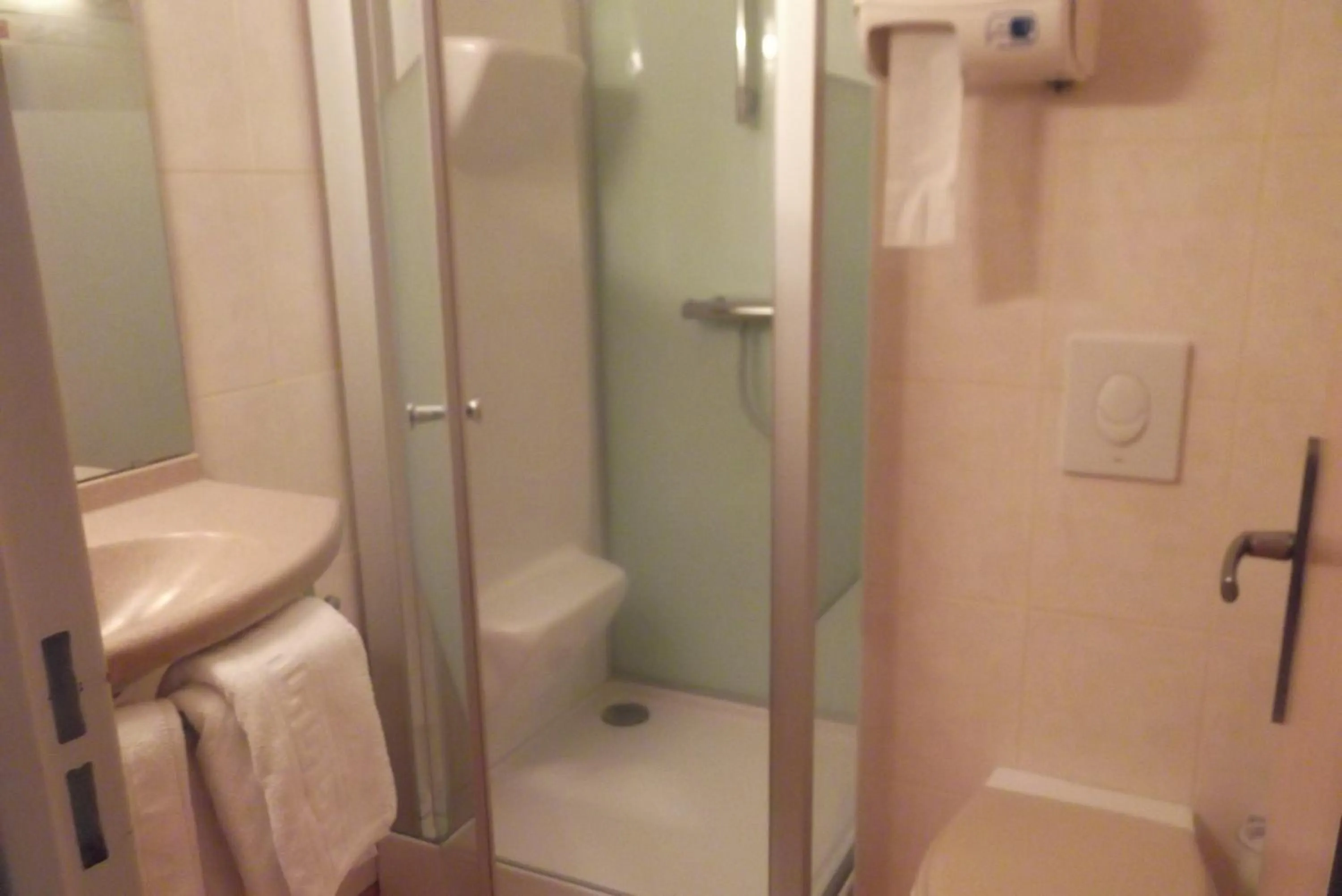 Shower in Logis Jum'Hotel