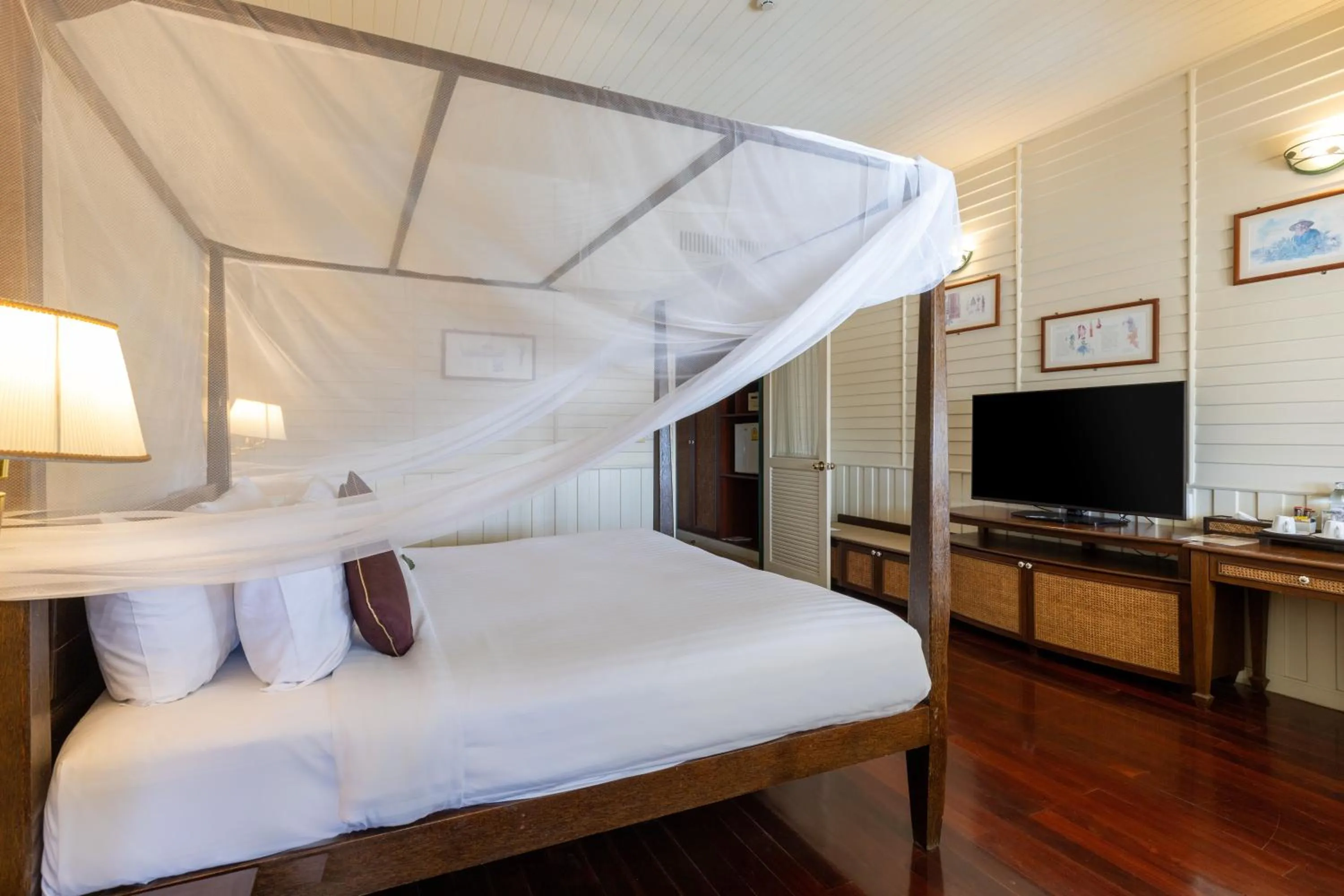 Bed in Kalanan Riverside Resort