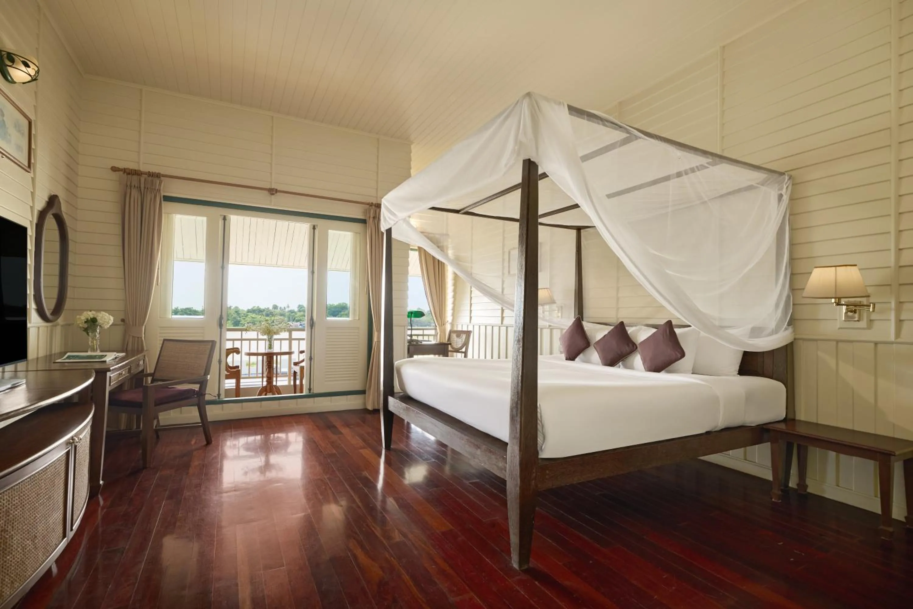 Bed in Kalanan Riverside Resort