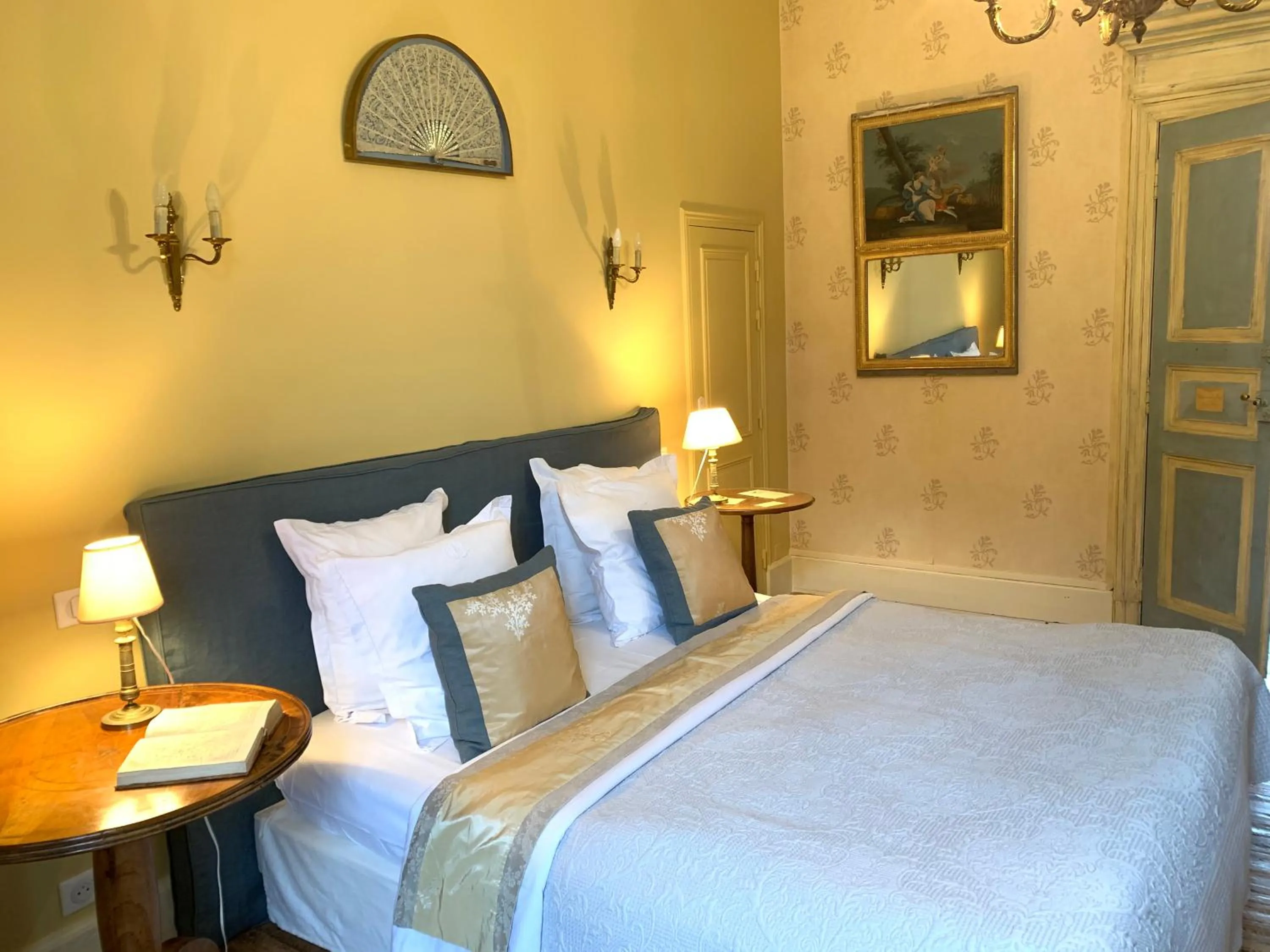 Bed in Domaine du Buc, Le Château