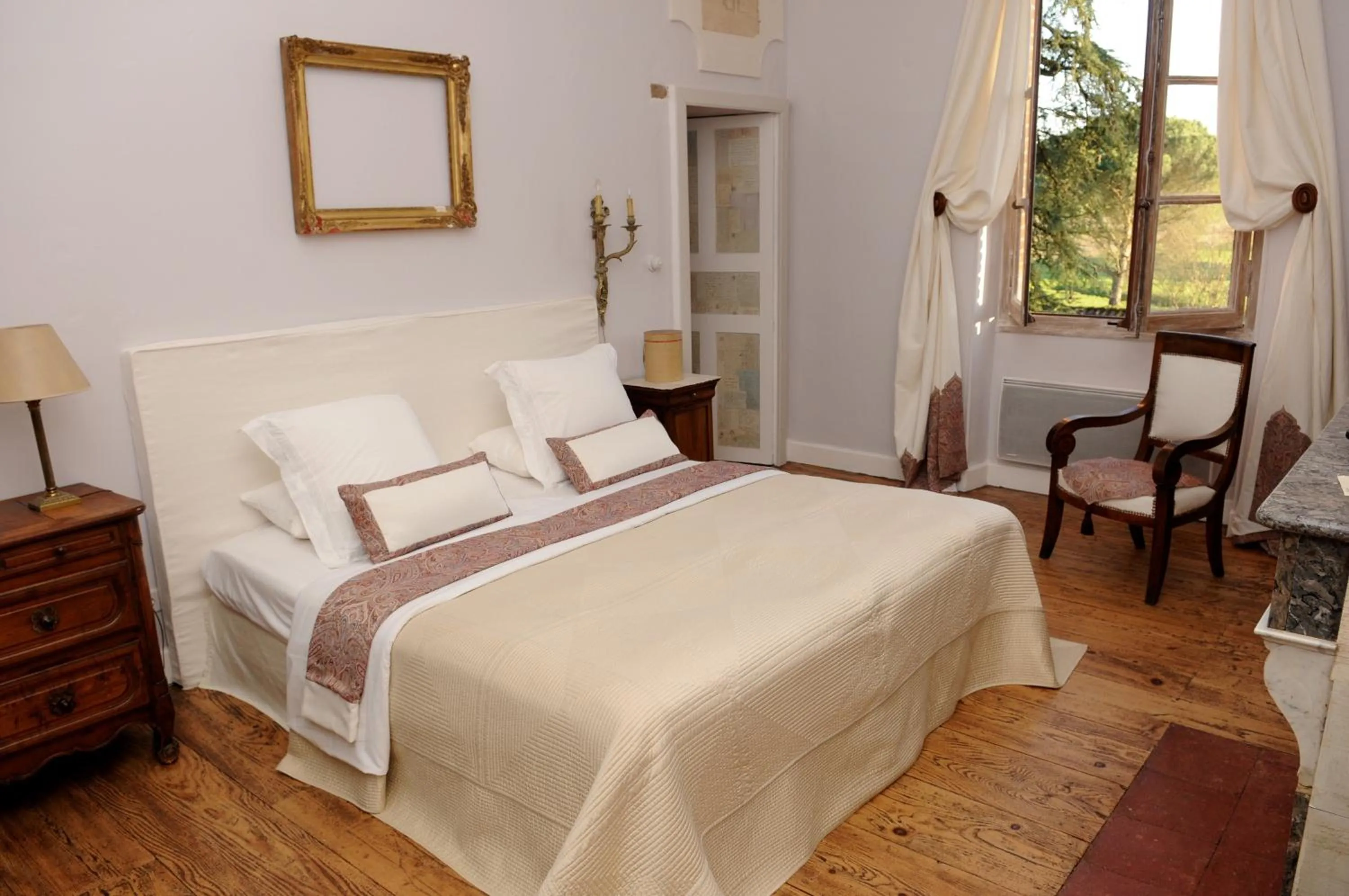 Bedroom, Bed in Domaine du Buc, Le Château