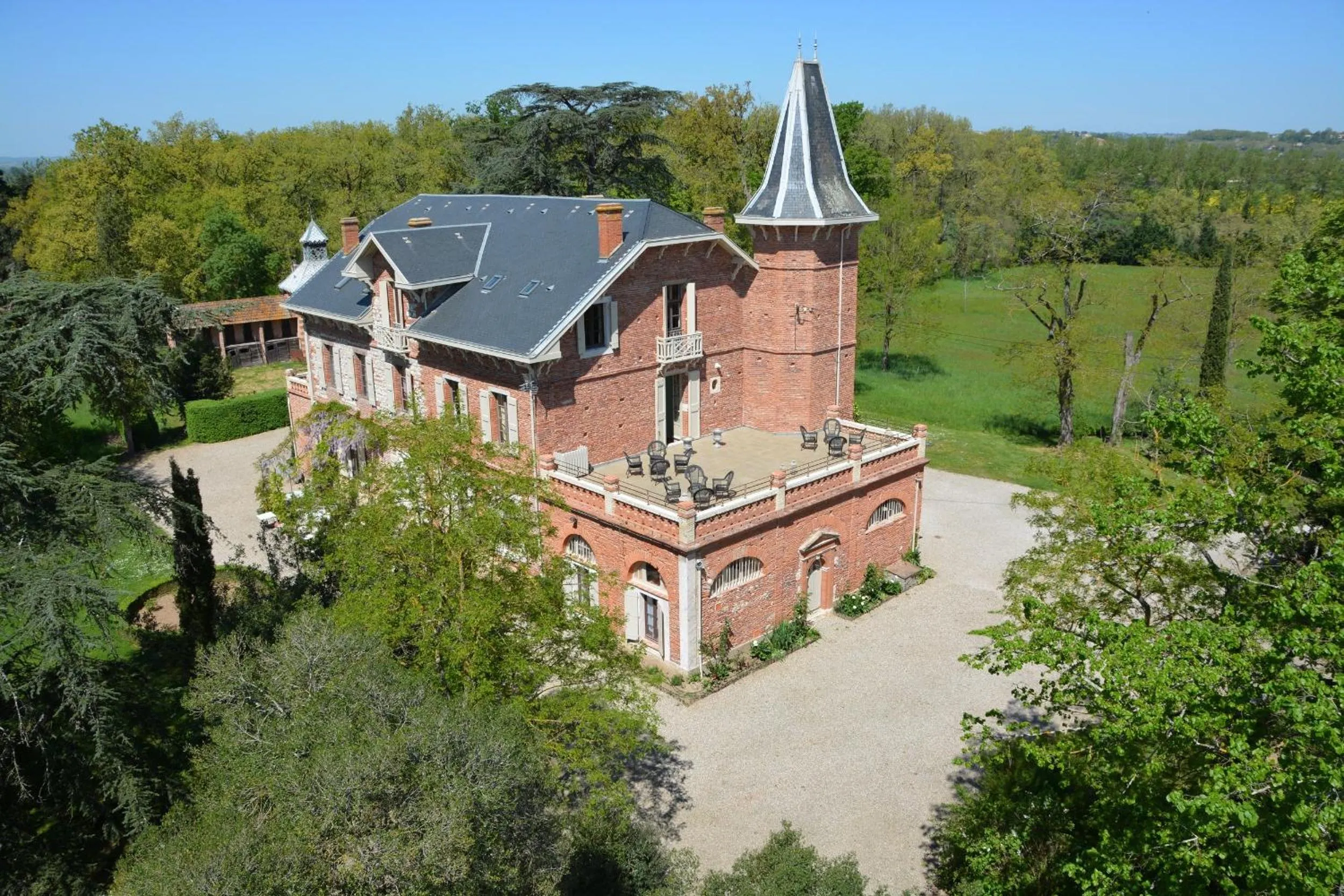 Bird's eye view in Domaine du Buc, Le Château