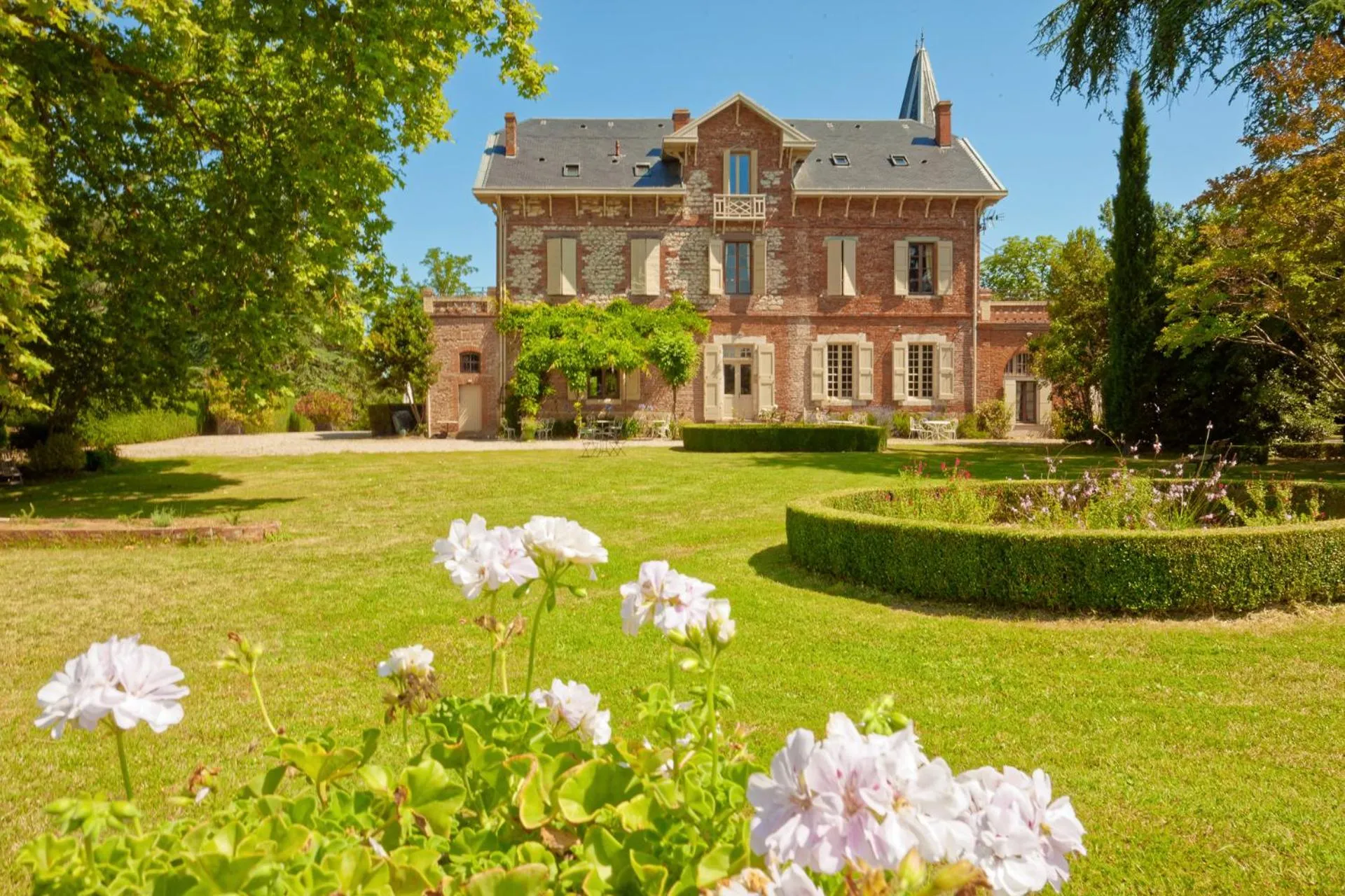 Facade/entrance in Domaine du Buc, Le Château