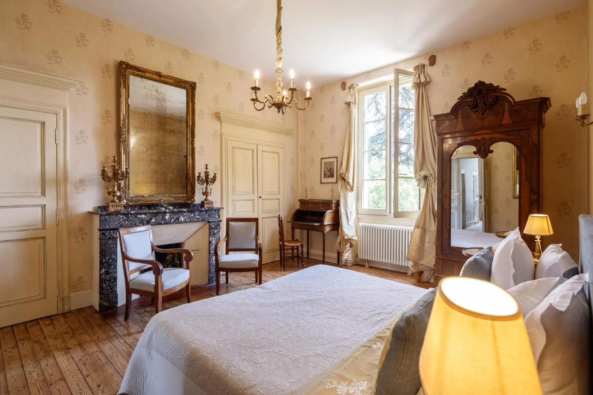 Photo of the whole room, Bed in Domaine du Buc, Le Château