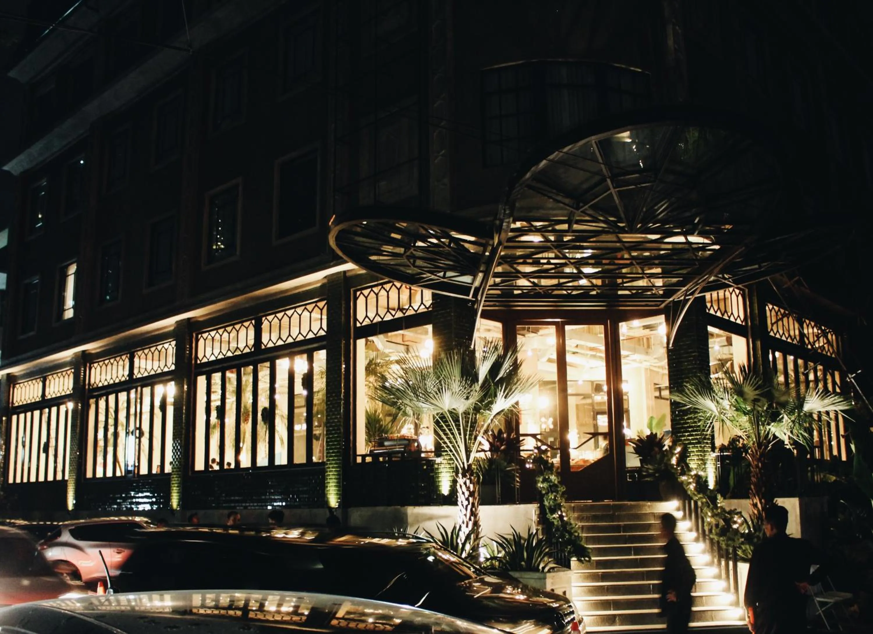 Text overlay in Hotel Monopoli