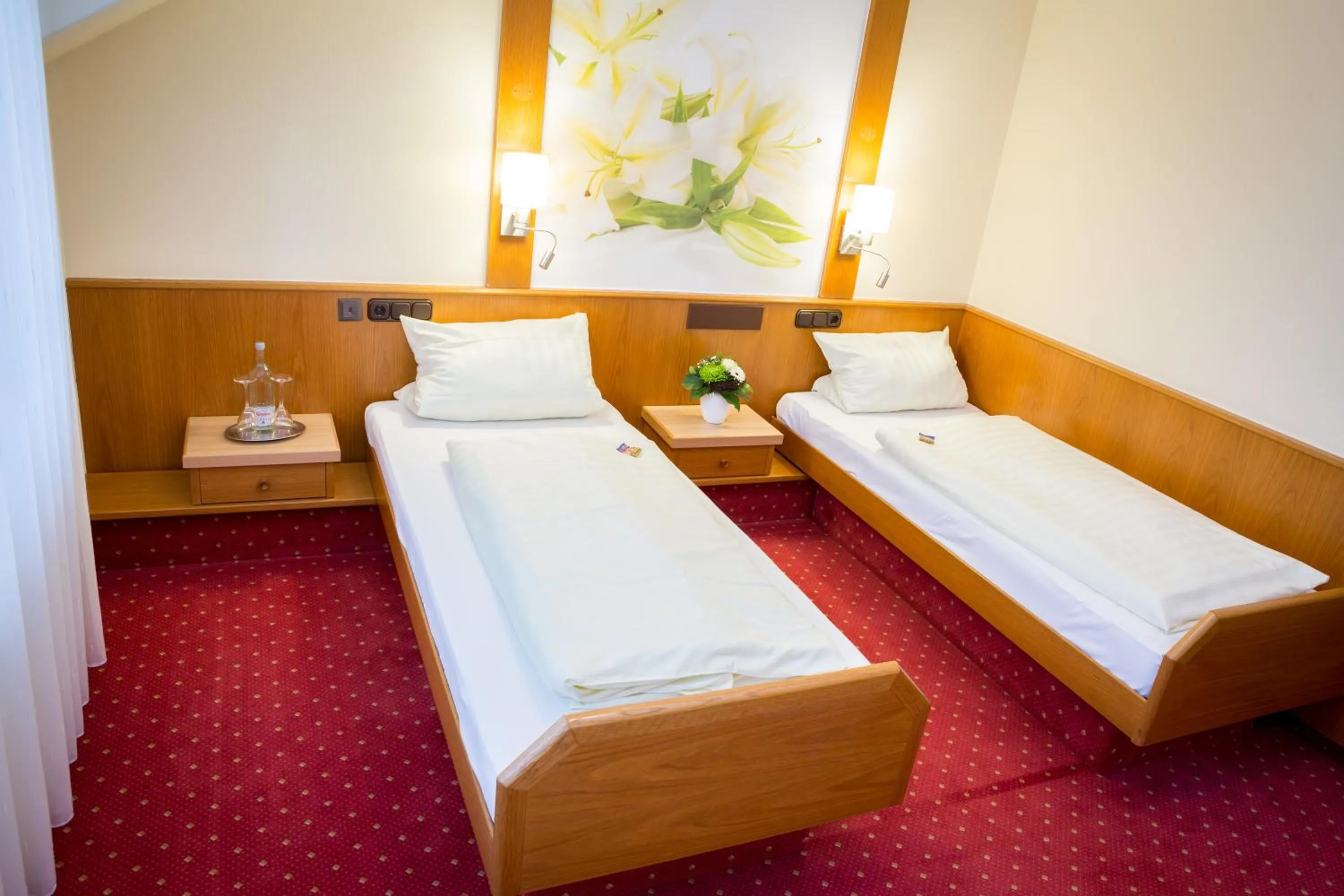 Photo of the whole room, Bed in Gasthof-Hotel Harth