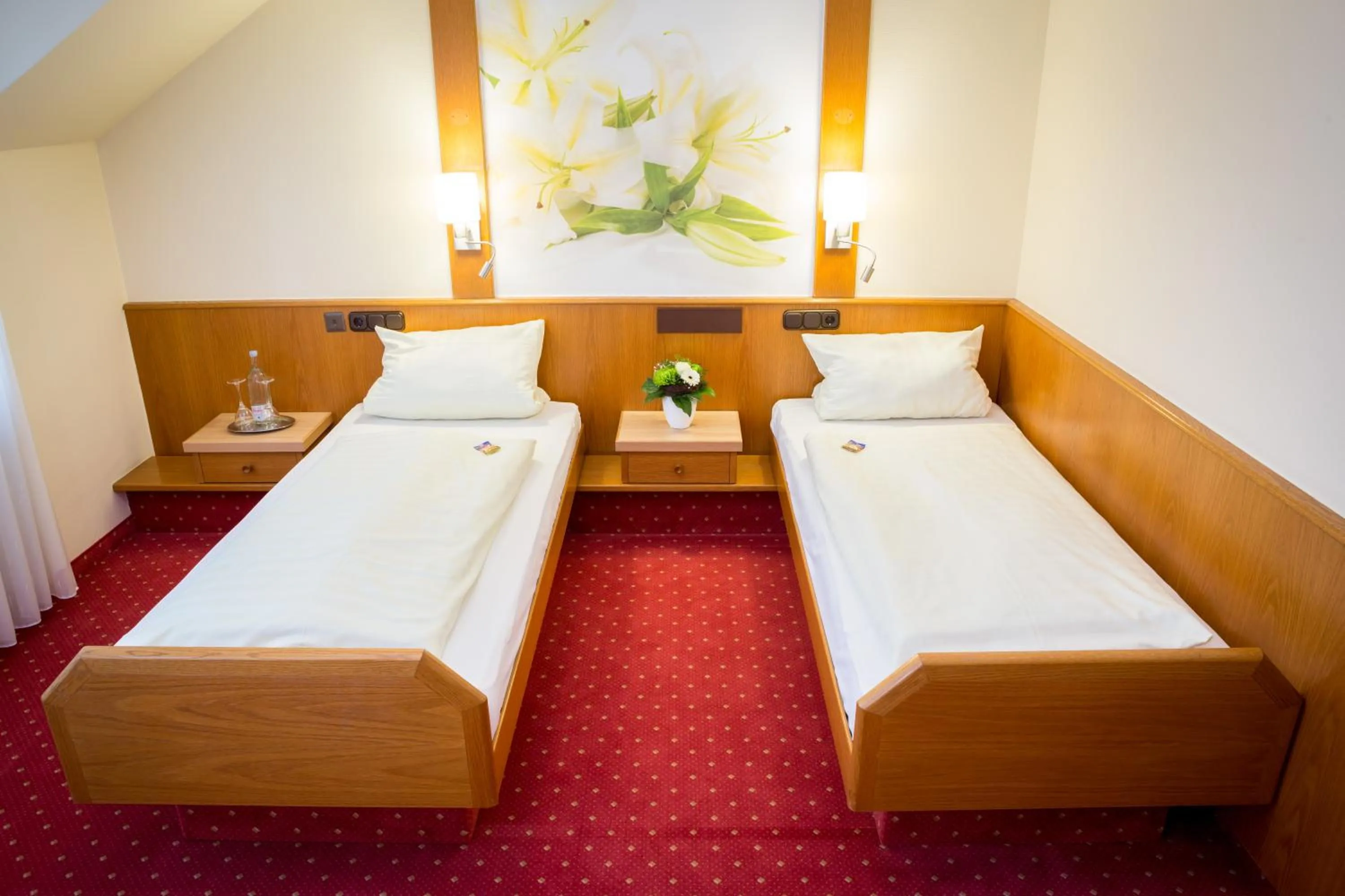 Photo of the whole room, Bed in Gasthof-Hotel Harth