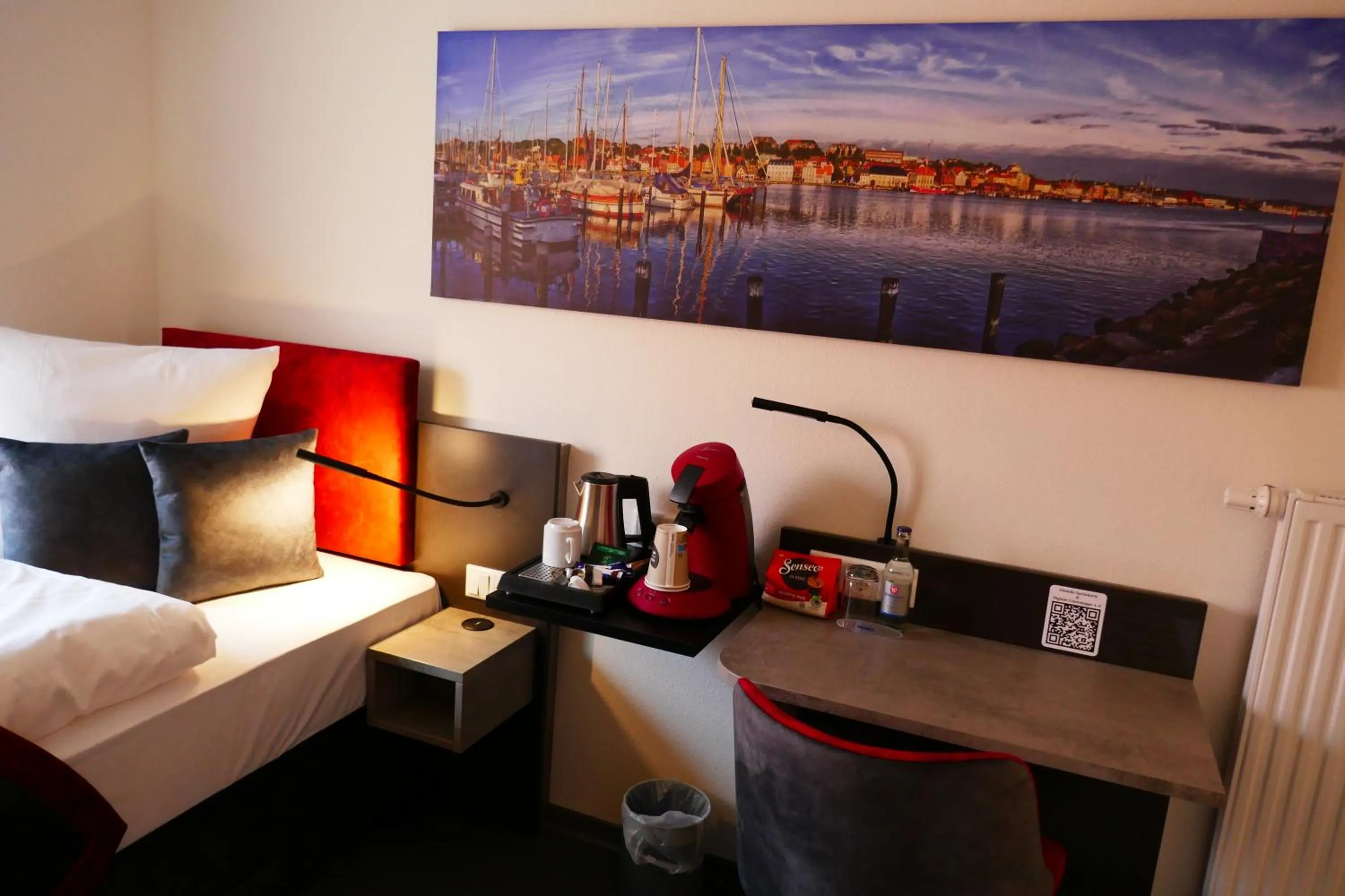 Photo of the whole room, Bed in Hotel Gasthof Handewitt