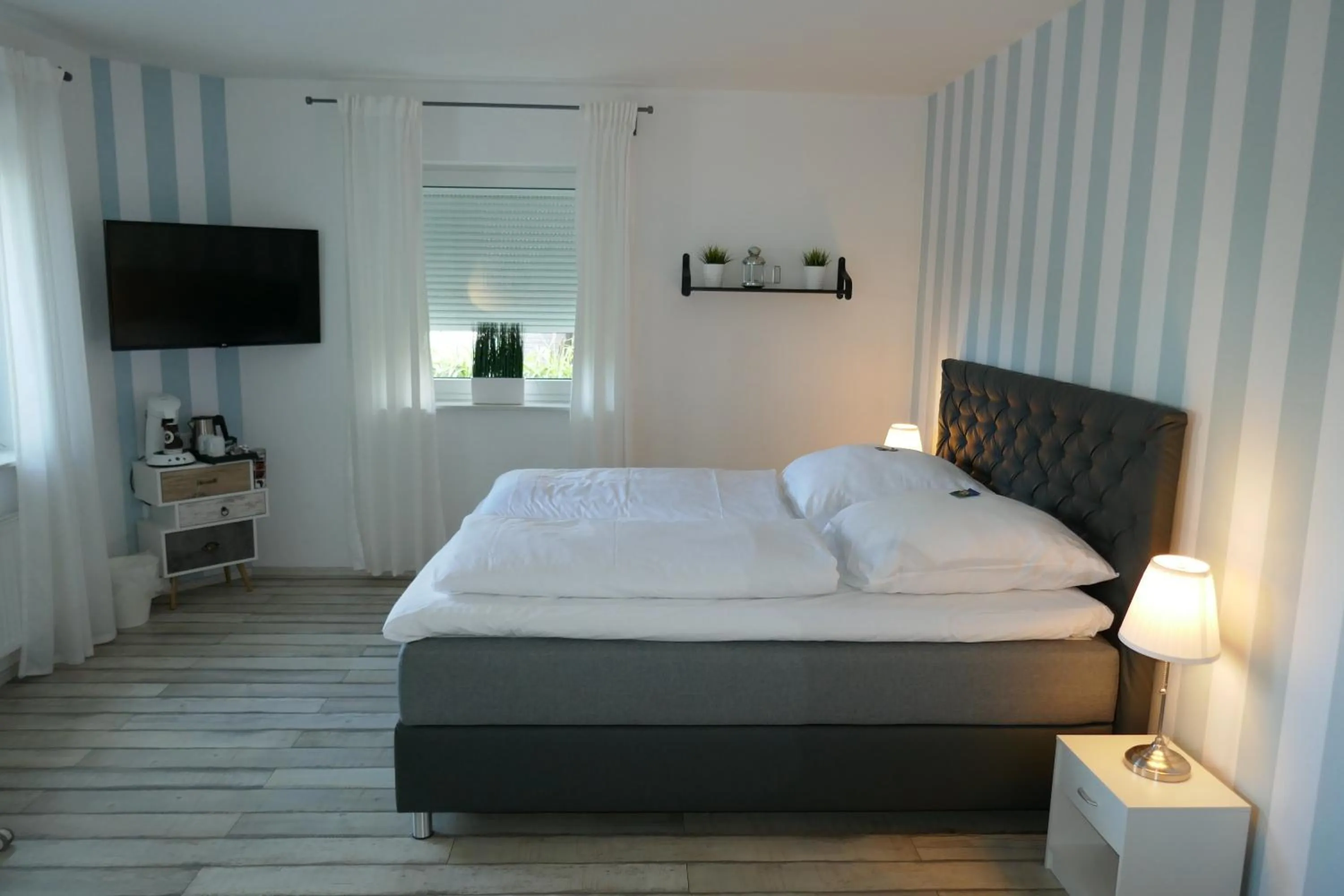 Photo of the whole room, Bed in Hotel Gasthof Handewitt