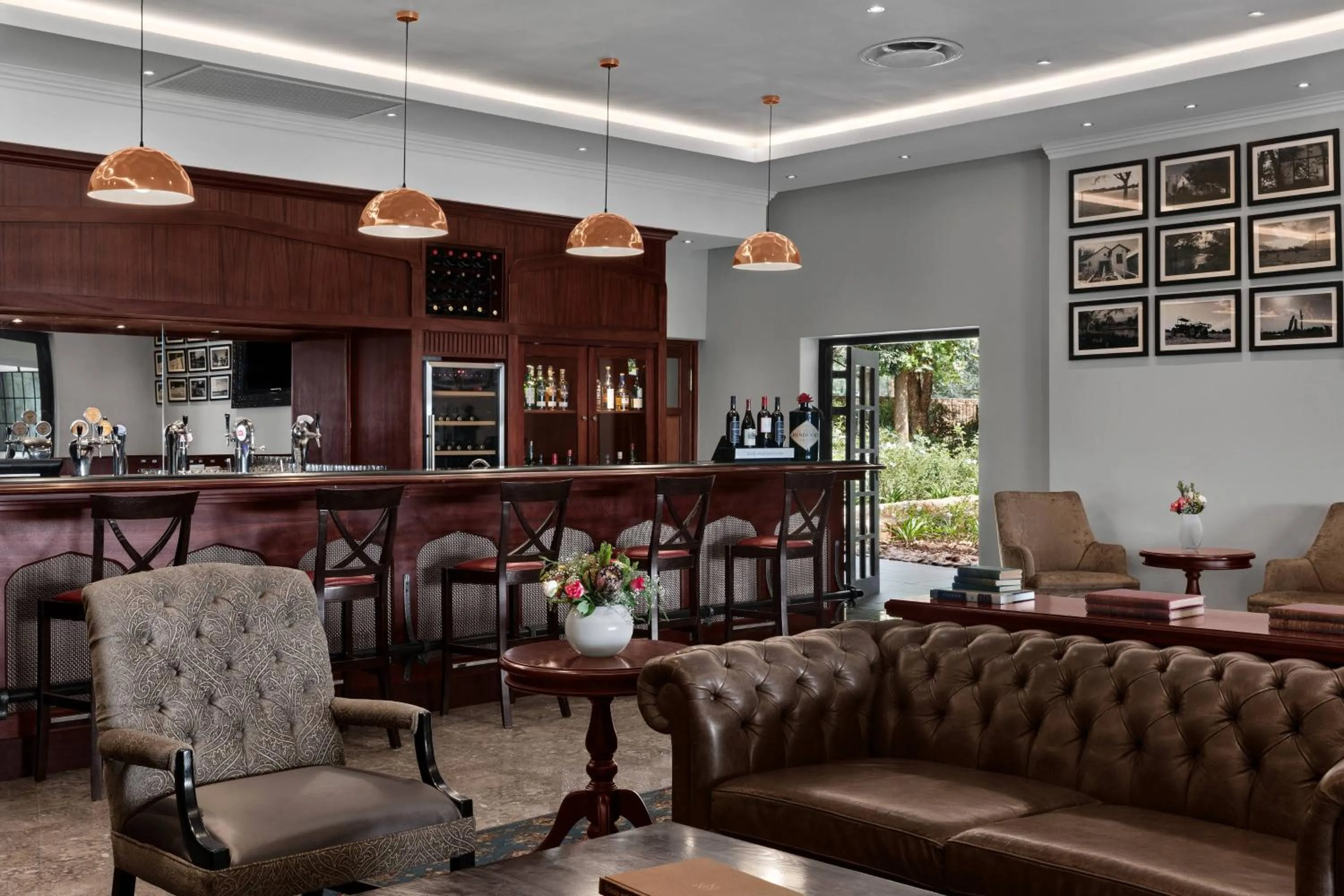 Lounge or bar in Irene Country Hotel, Autograph Collection