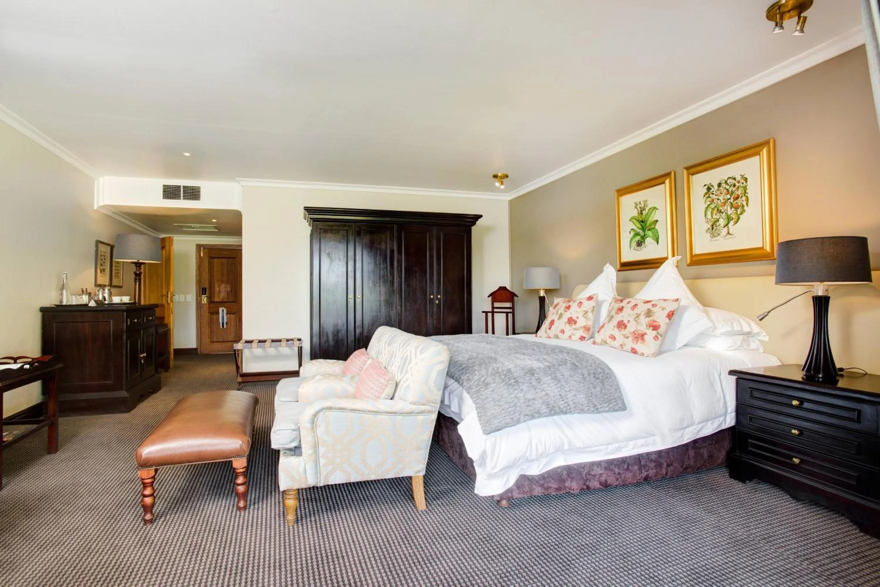 Photo of the whole room, Bed in Irene Country Hotel, Autograph Collection