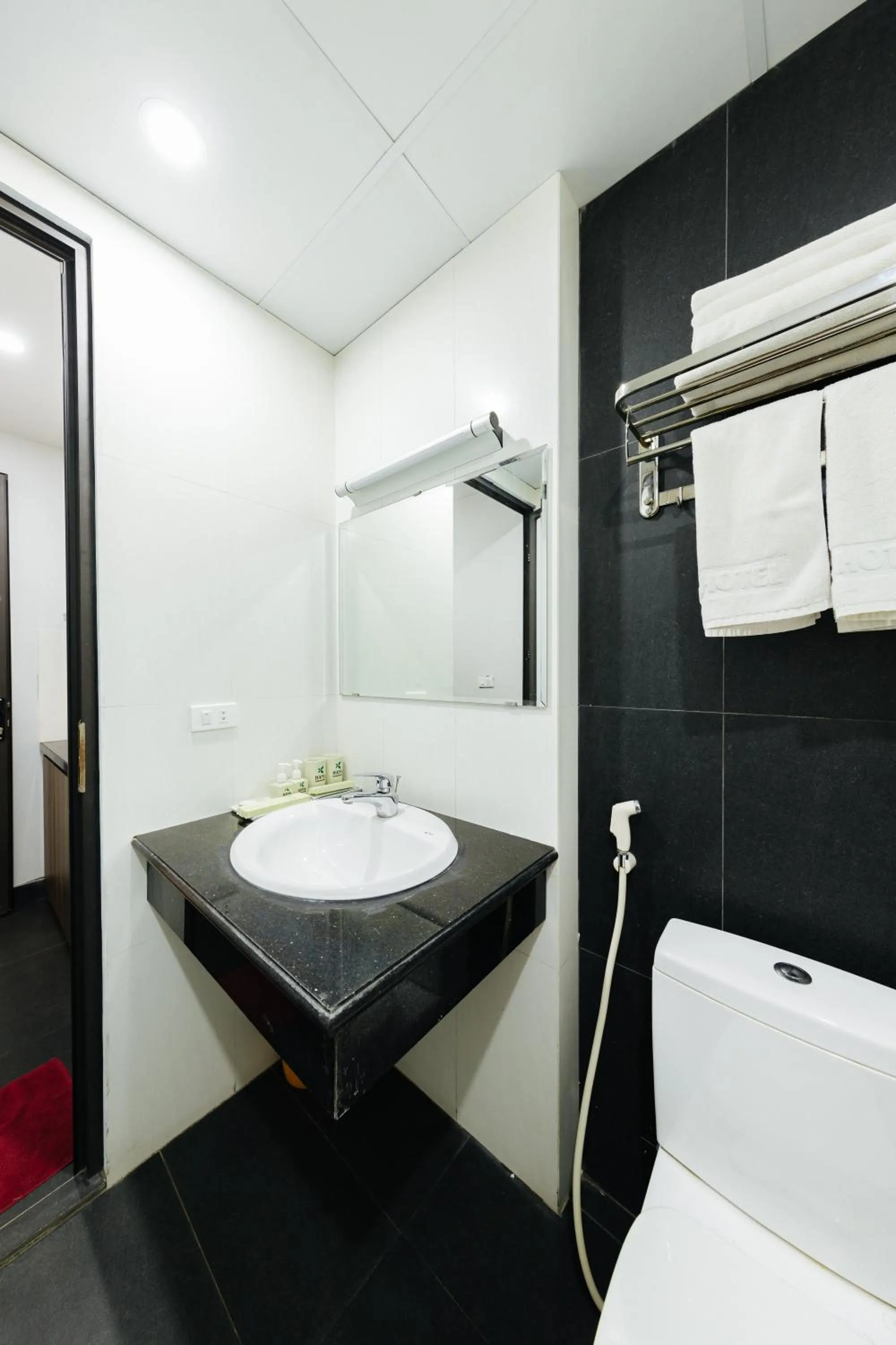 Toilet in Hana 2 Apartment & Hotel Bac Ninh