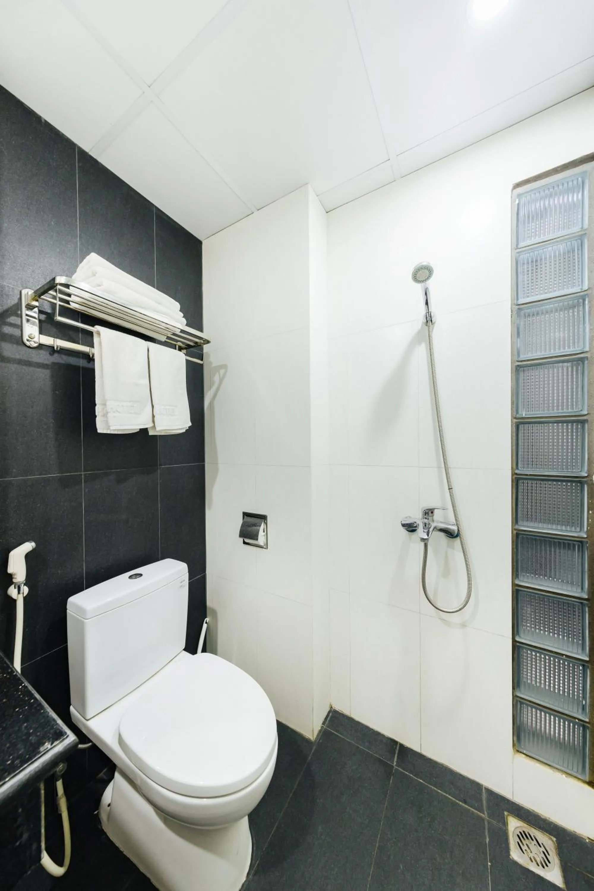 Bathroom in Hana 2 Apartment & Hotel Bac Ninh
