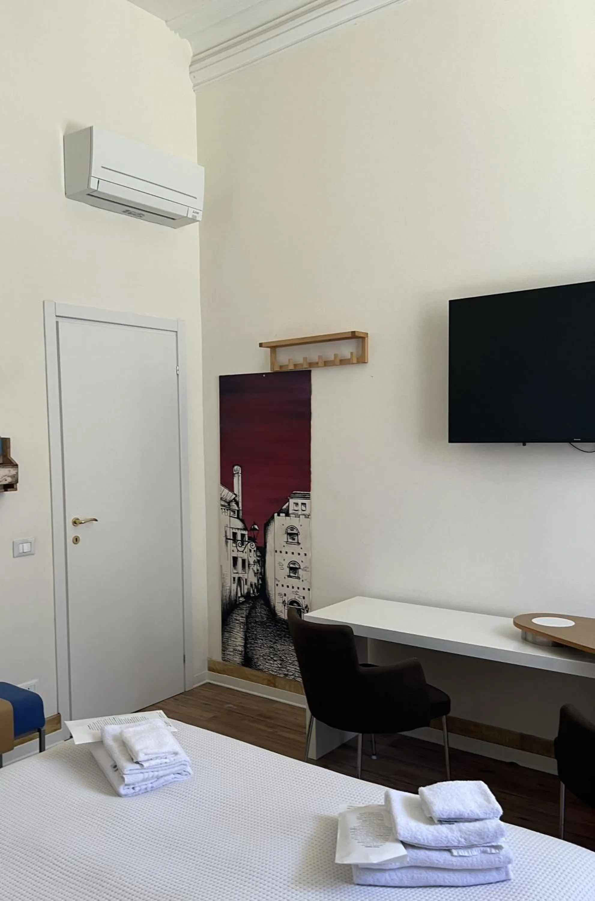 TV and multimedia, Bed in Artemente Florence B&B
