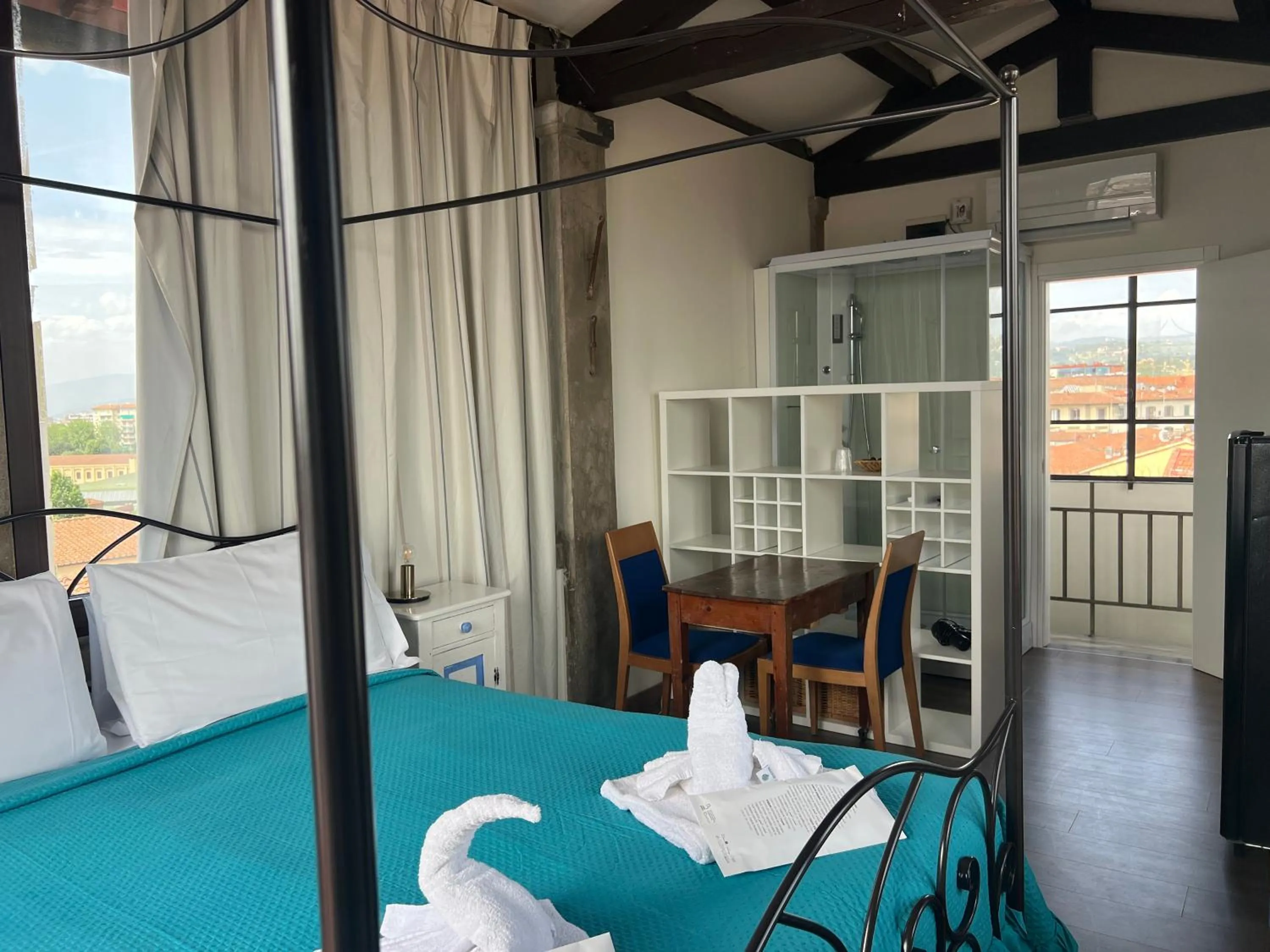 Shower, Bed in Artemente Florence B&B