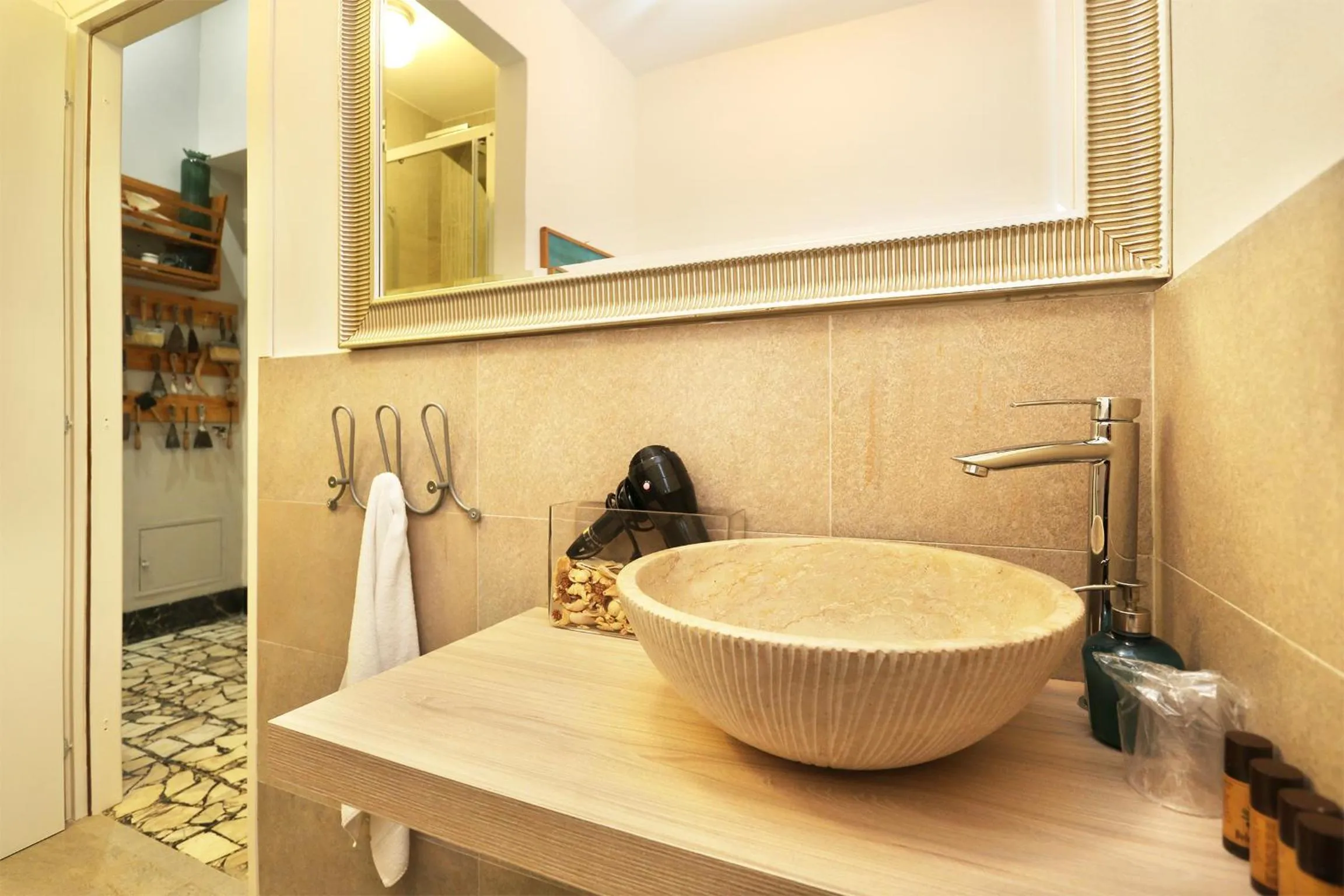 Shower in Artemente Florence B&B