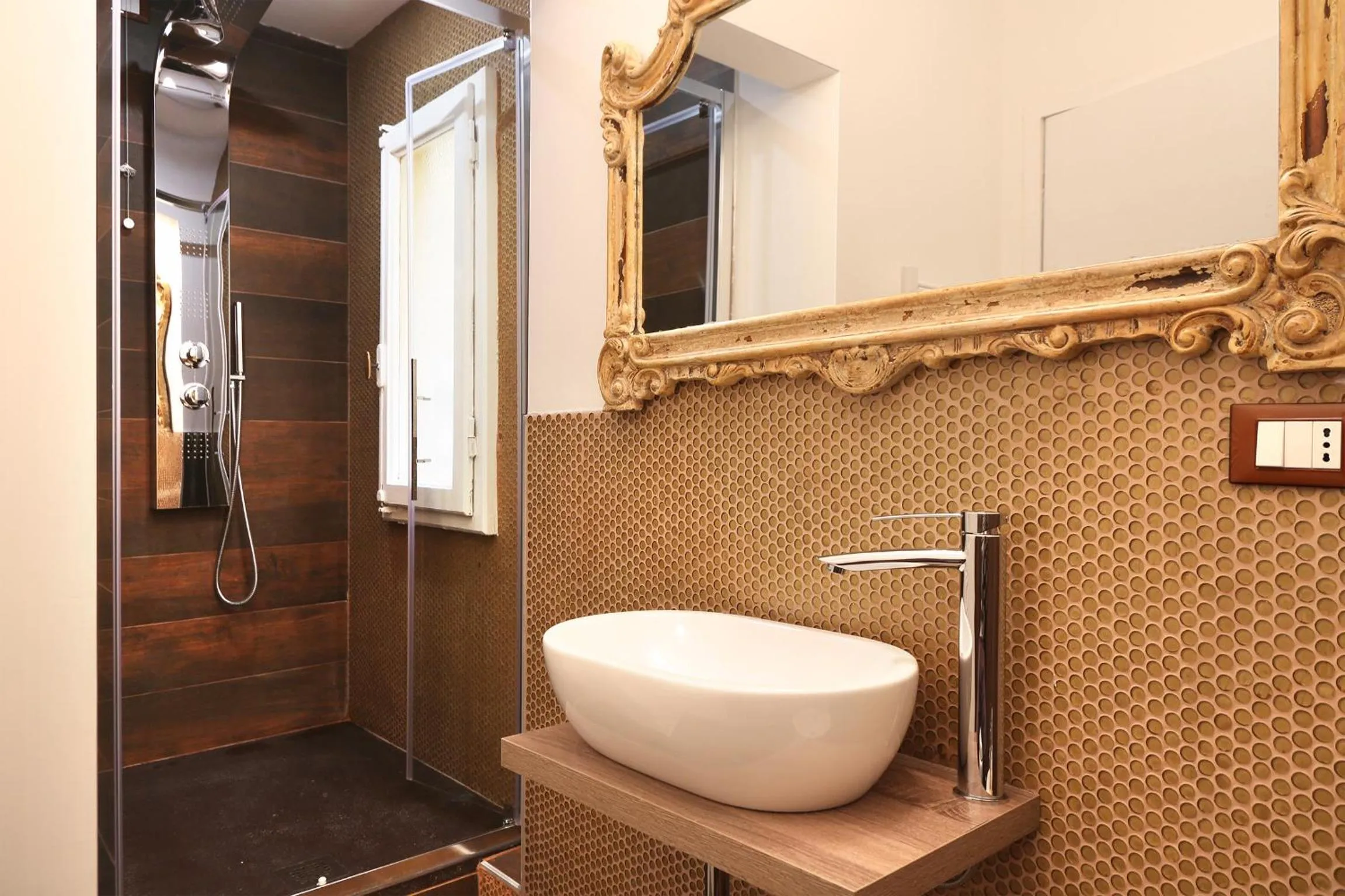 Shower in Artemente Florence B&B