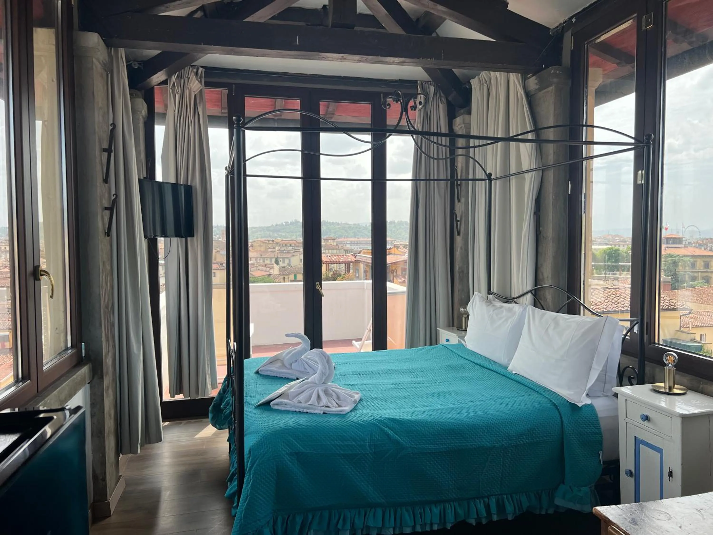 Bed in Artemente Florence B&B