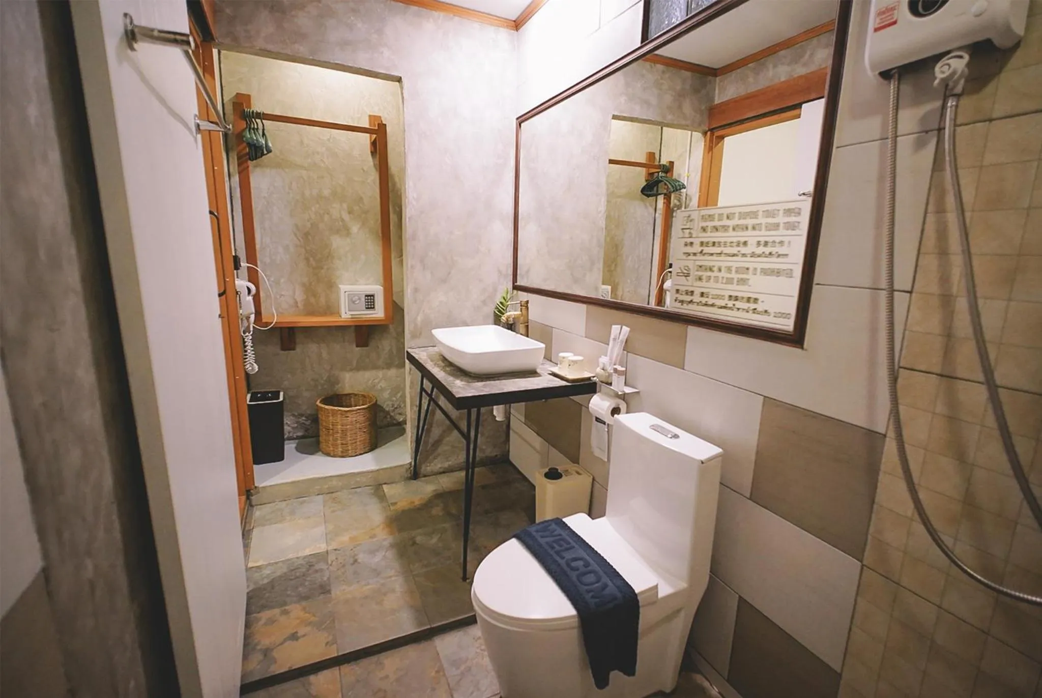 Shower in Sleepy House Chiang Rai