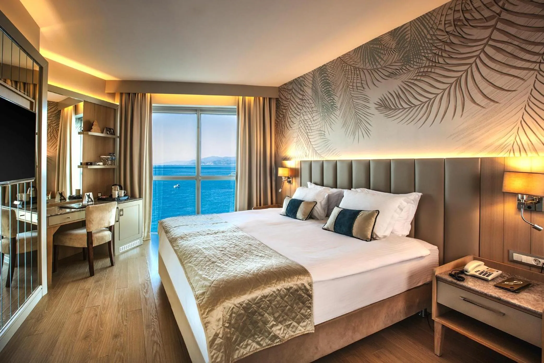 Photo of the whole room, Bed in Charisma De Luxe Hotel