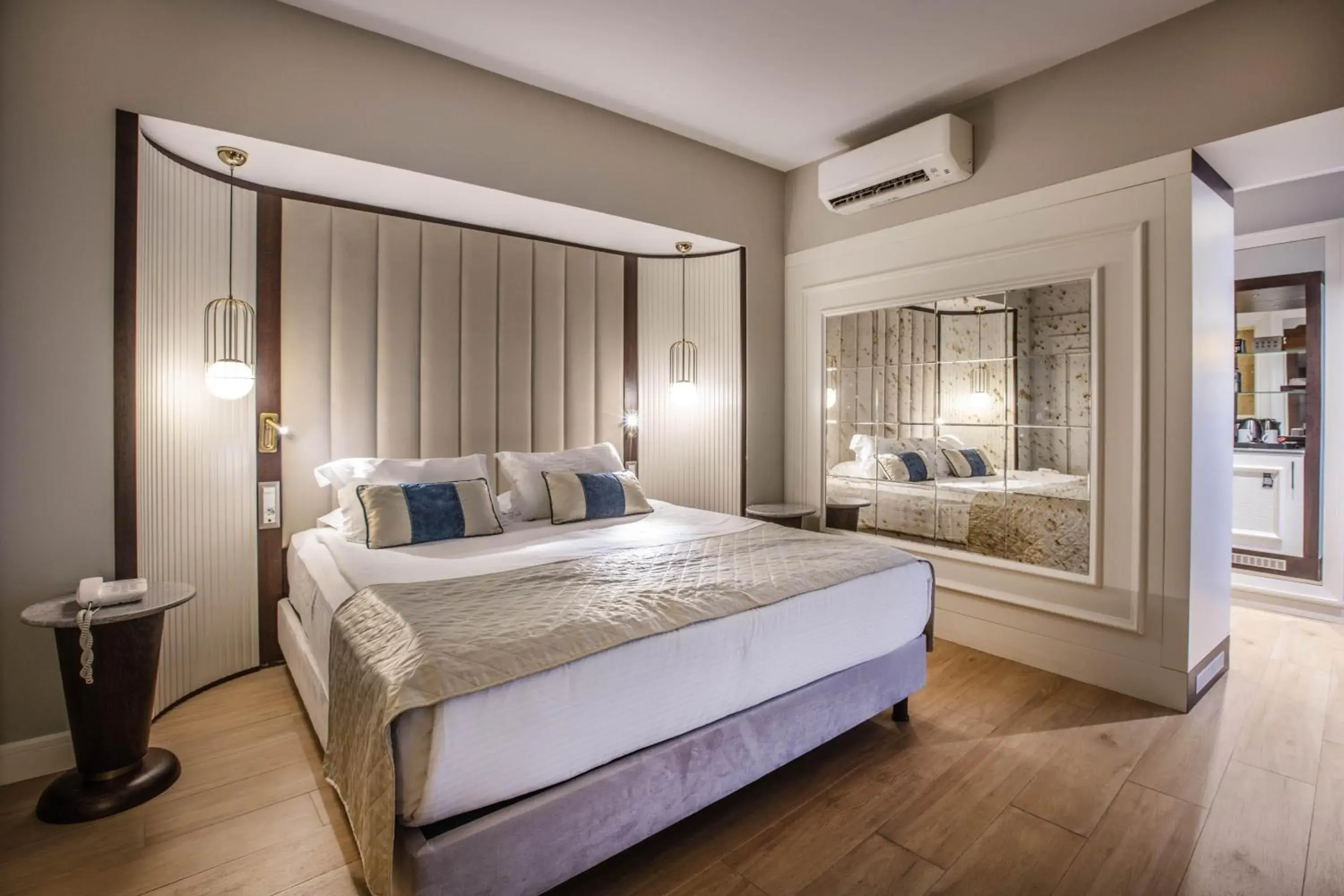 Photo of the whole room, Bed in Charisma De Luxe Hotel Photo of the whole room, Bed in Charisma De Luxe Hotel