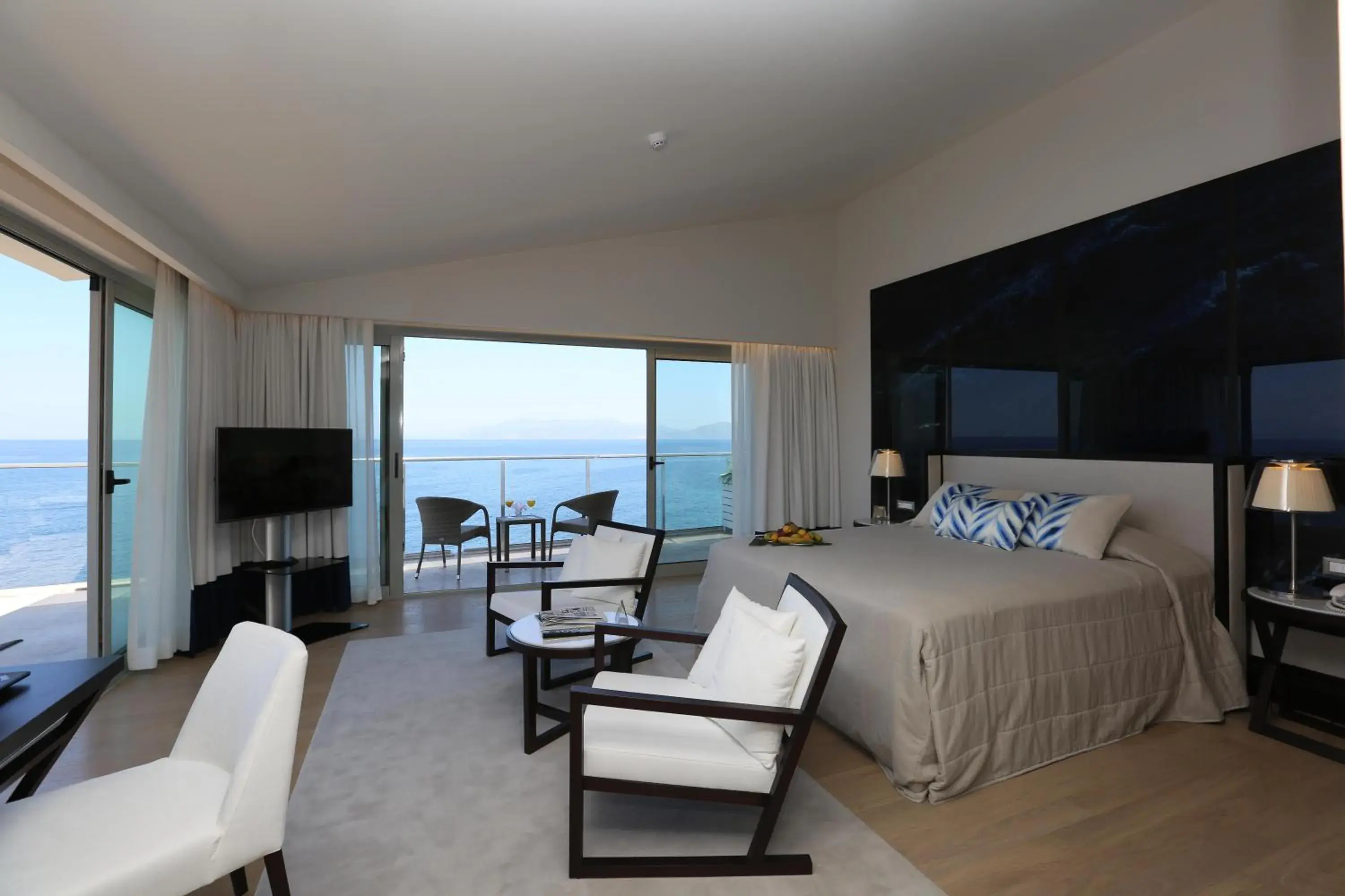 Photo of the whole room, Bed in Charisma De Luxe Hotel Photo of the whole room, Bed in Charisma De Luxe Hotel