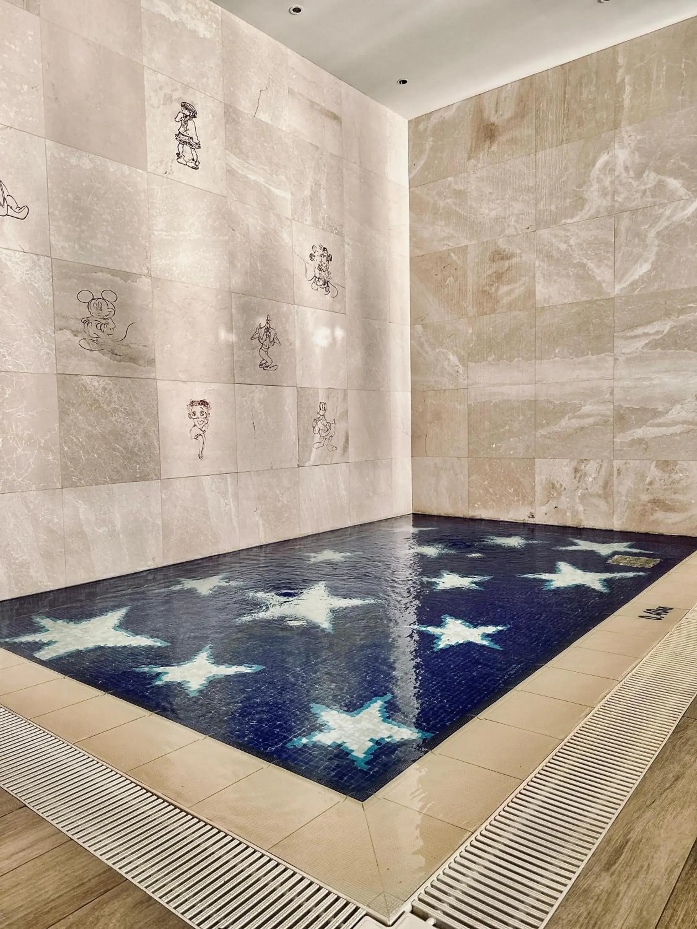 Swimming pool in Charisma De Luxe Hotel Swimming pool in Charisma De Luxe Hotel