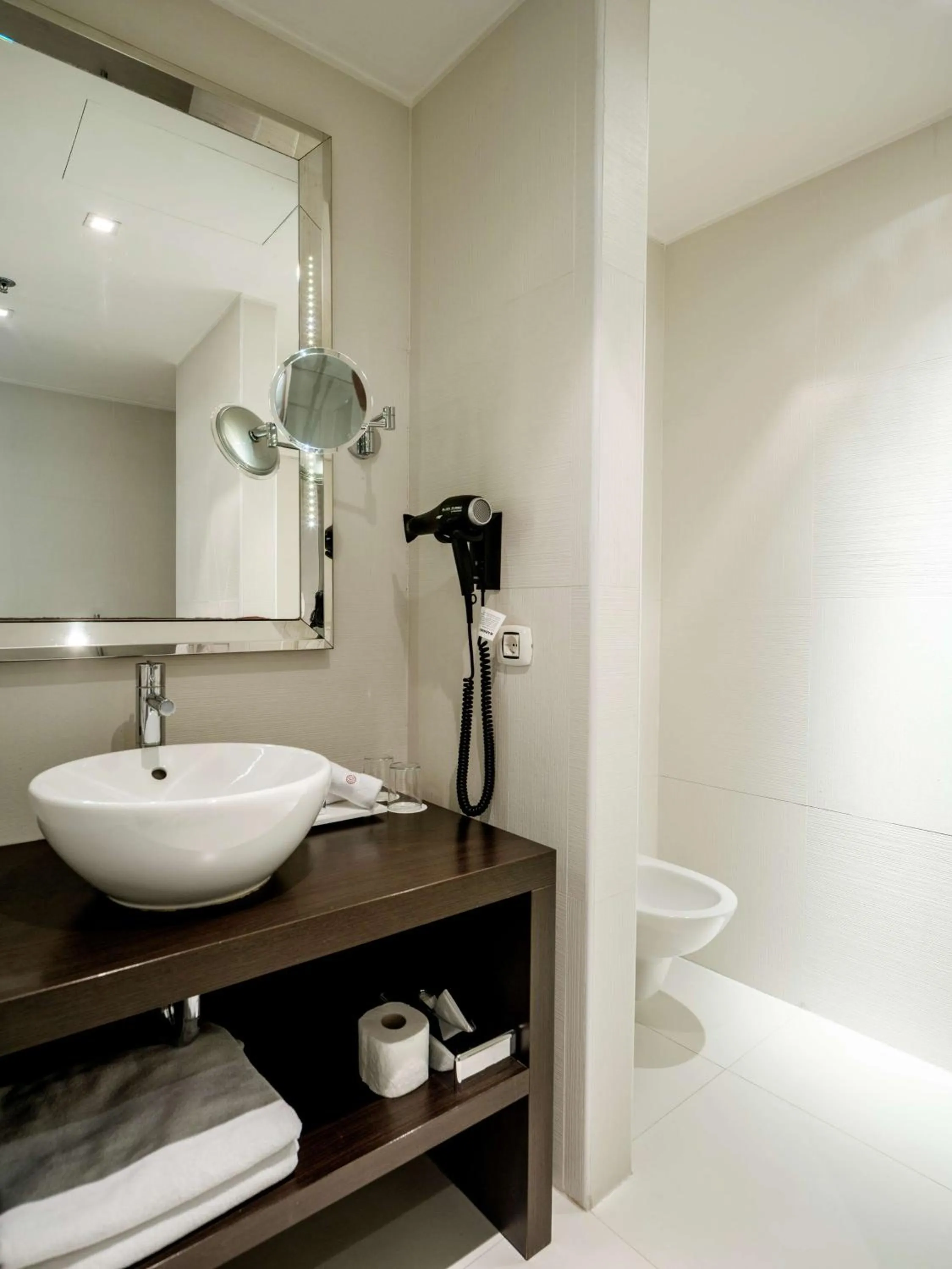 Bathroom in NH Collection Budapest City Center